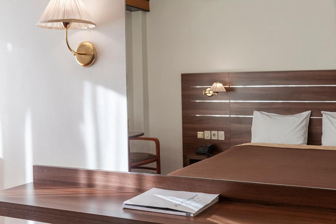 Double or Twin Room - Photo 4