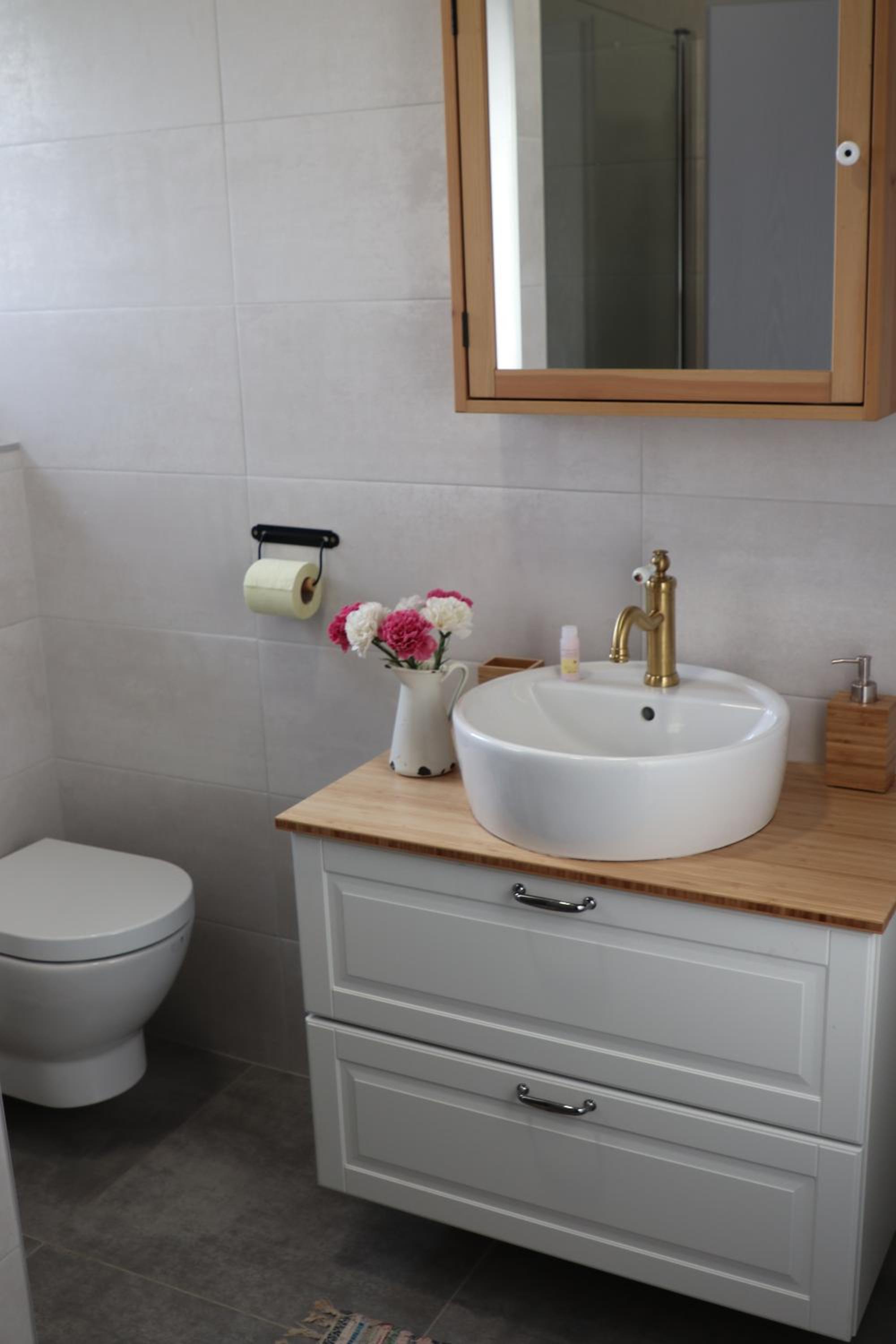 Deluxe Double Room with Balcony - Photo 8