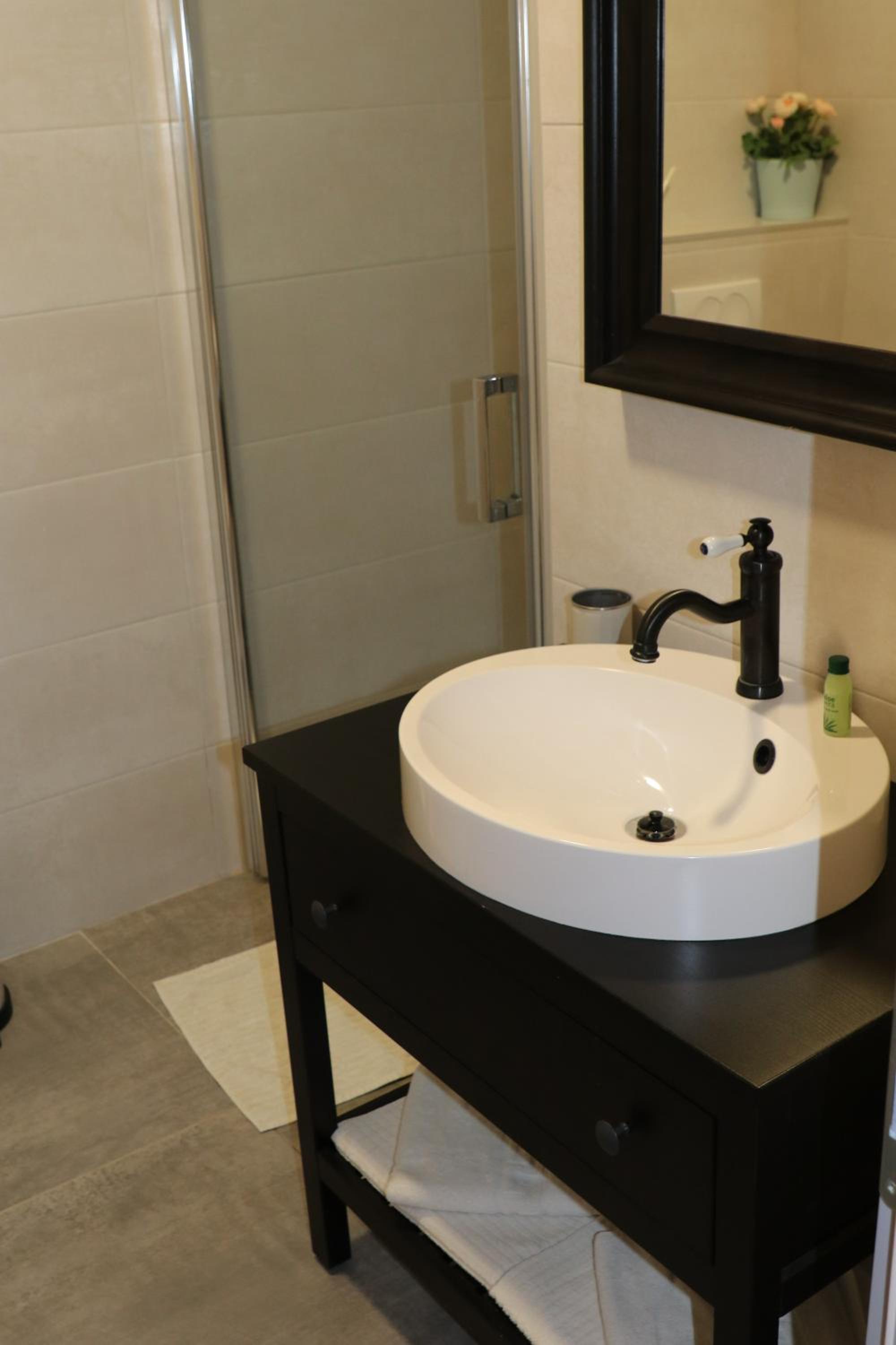 Deluxe Double Room with Balcony - Photo 35