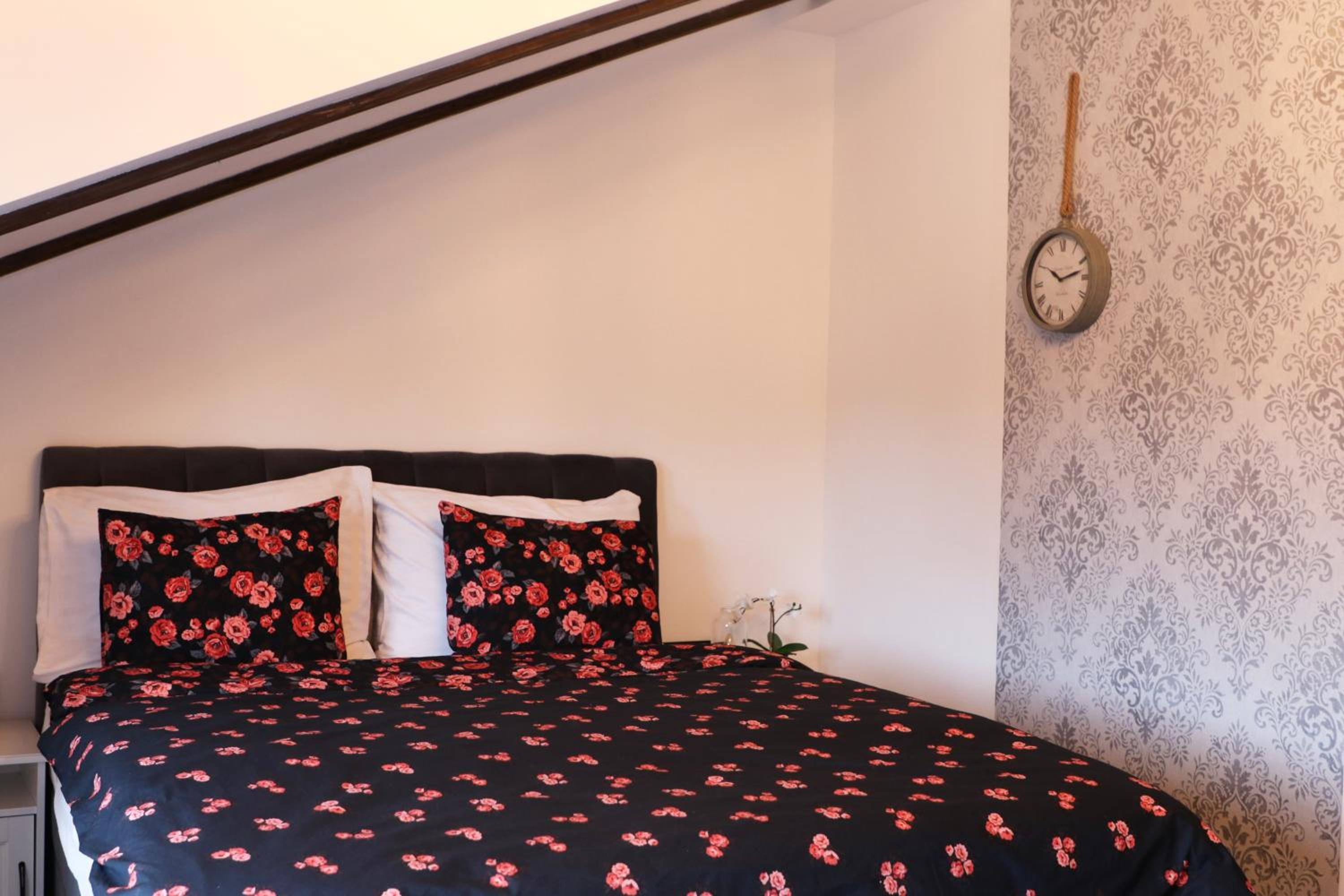 Deluxe Double Room with Balcony - Photo 25
