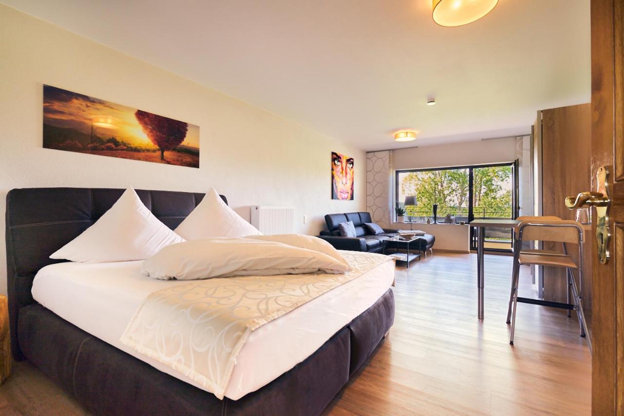 Junior Suite with Balcony - Photo 18