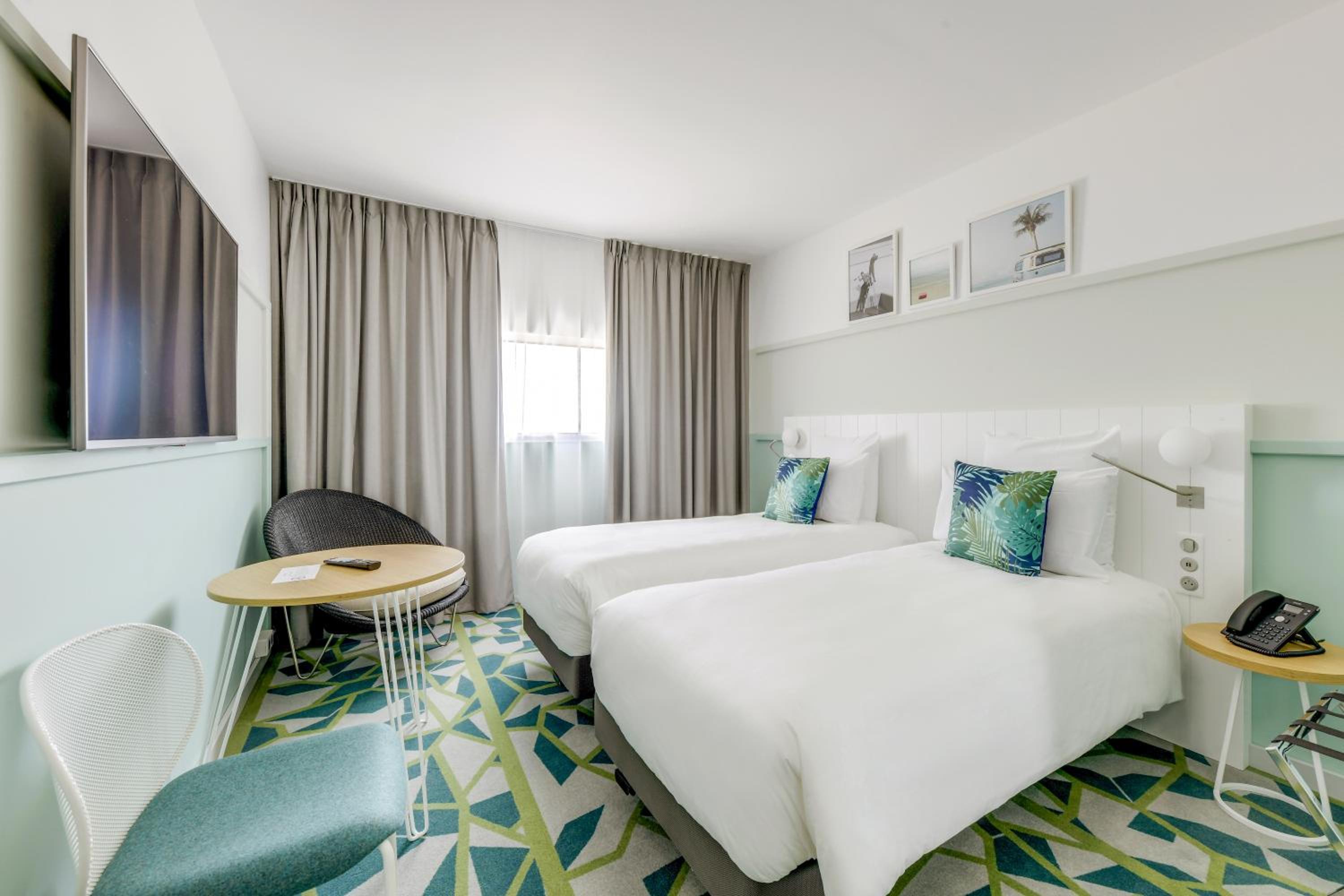 Standard Room with 2 Single Beds - Photo 1