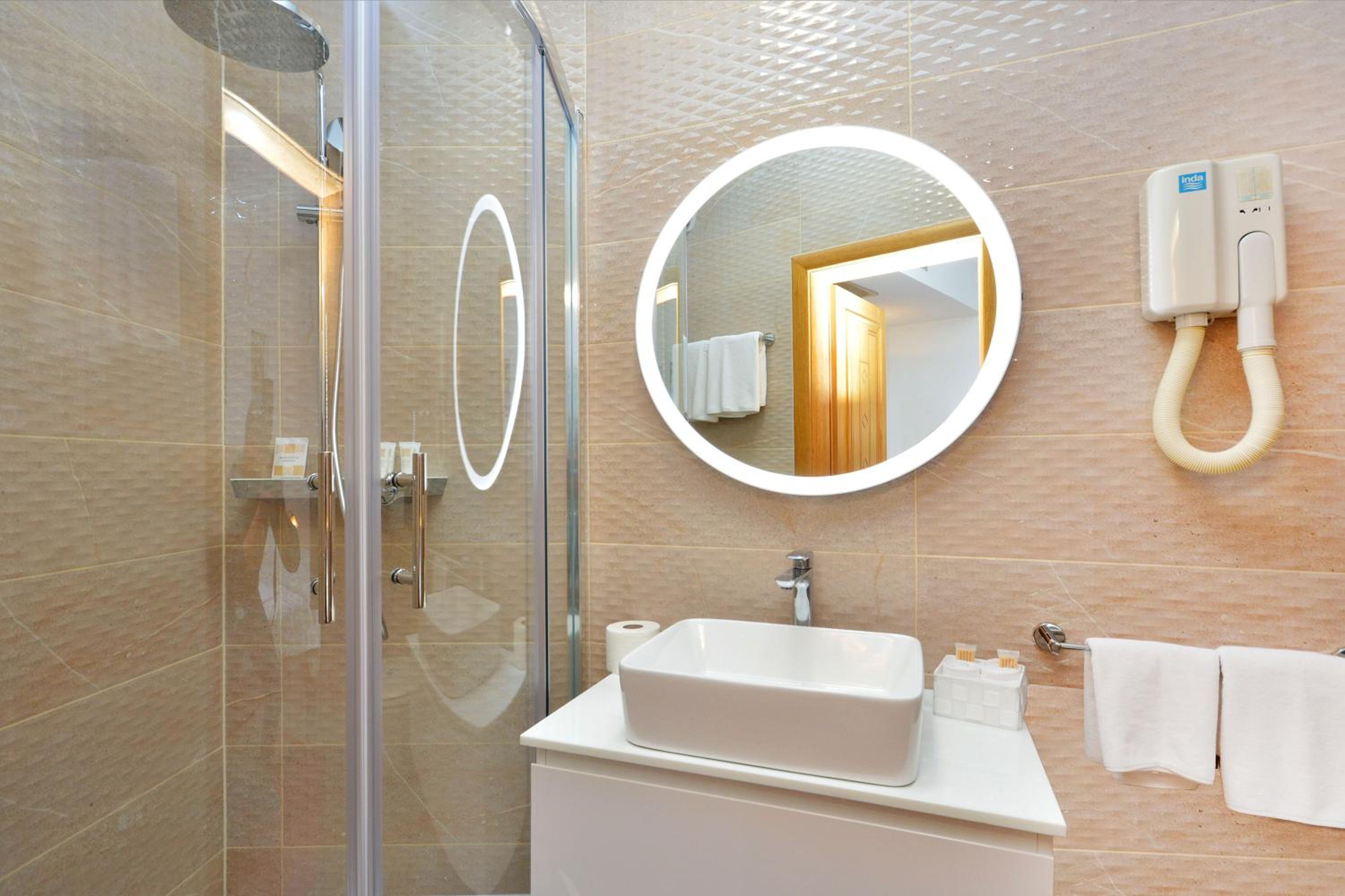 Standard Double or Twin Room photo 2