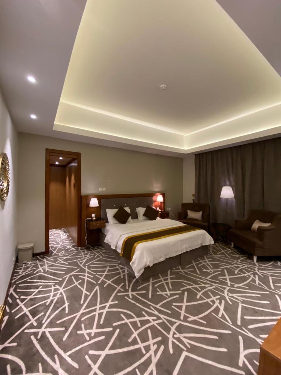 Deluxe King Suite