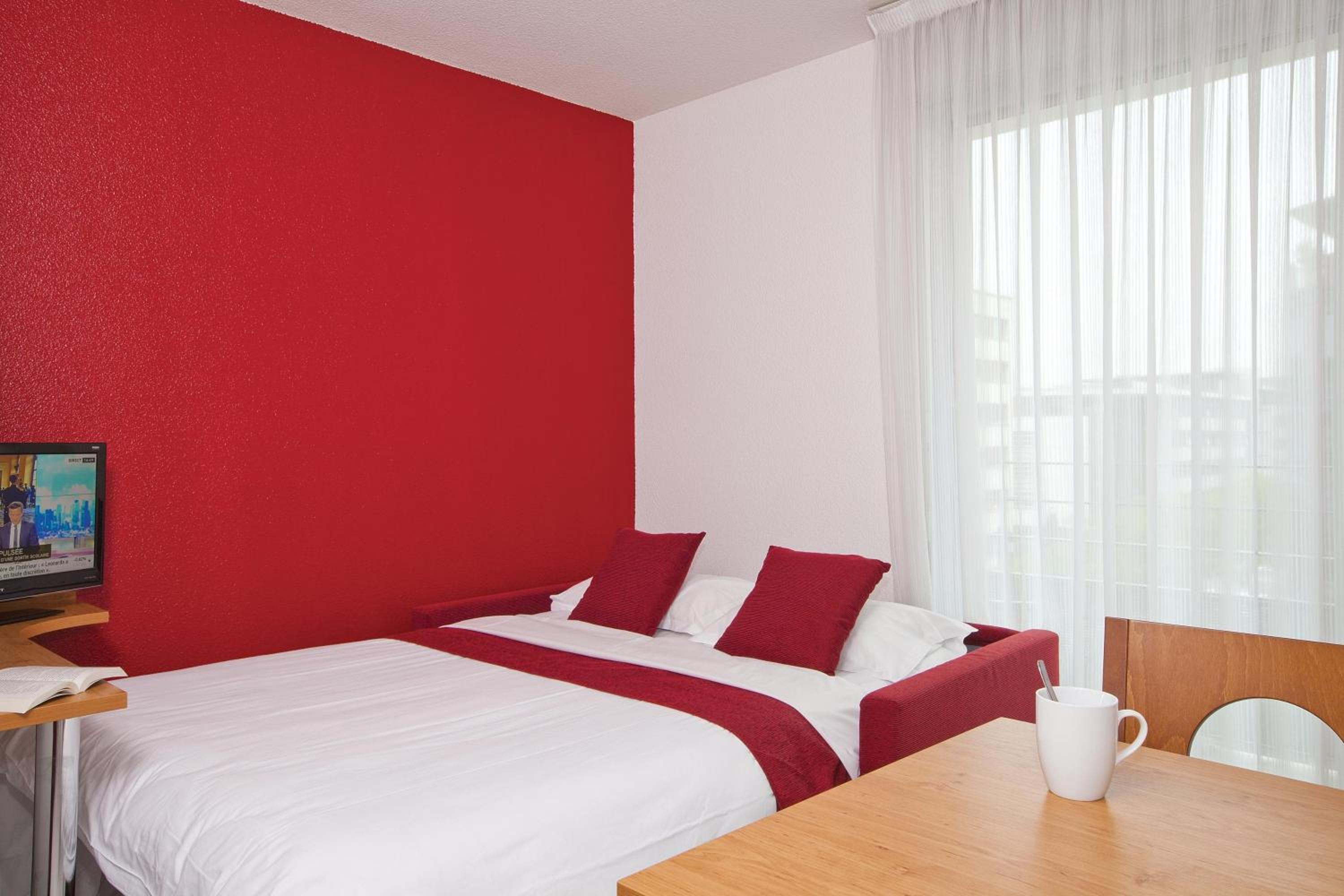 One-Bedroom Apartment (4 Adults) - Photo 7