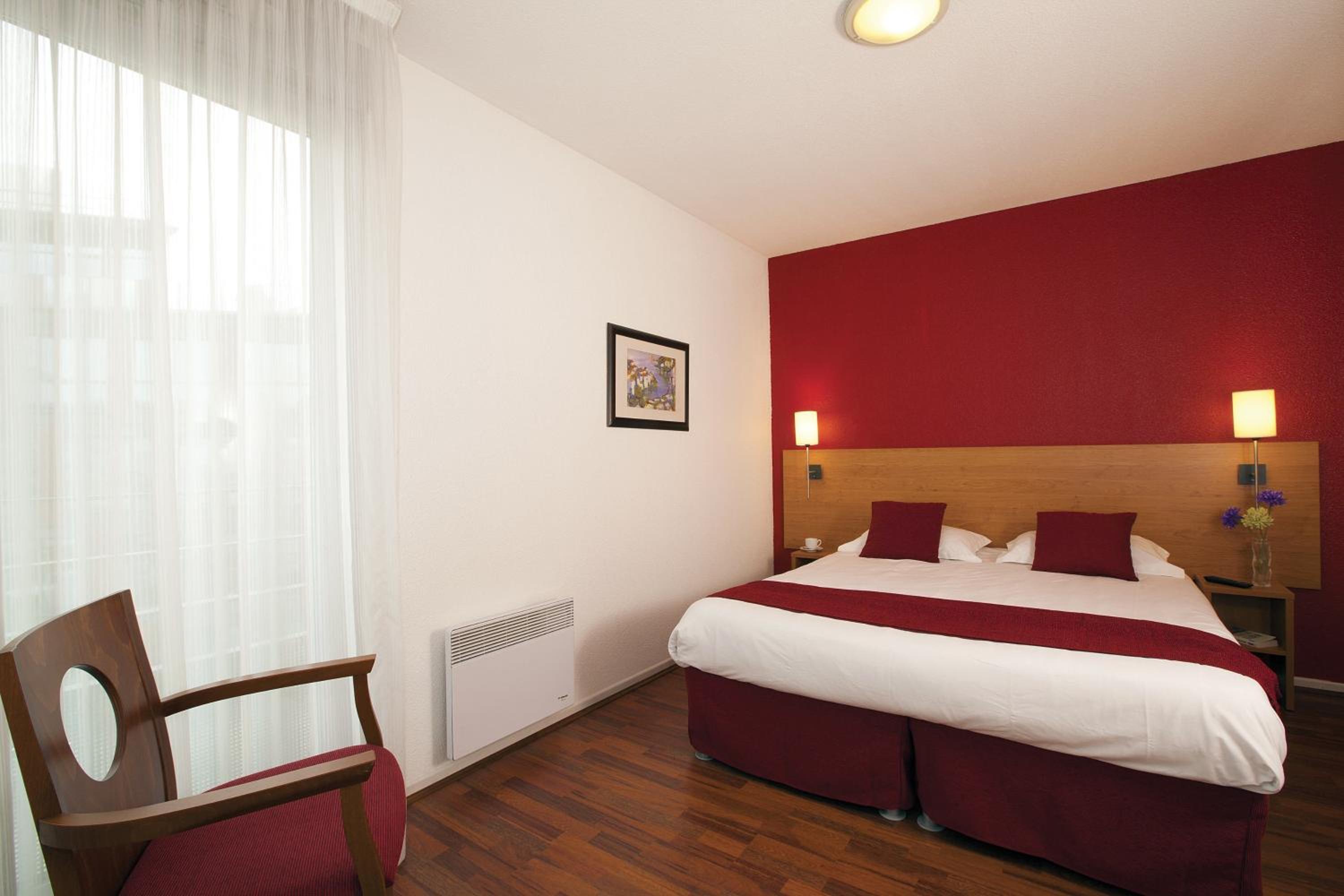 One-Bedroom Apartment (4 Adults) - Photo 9