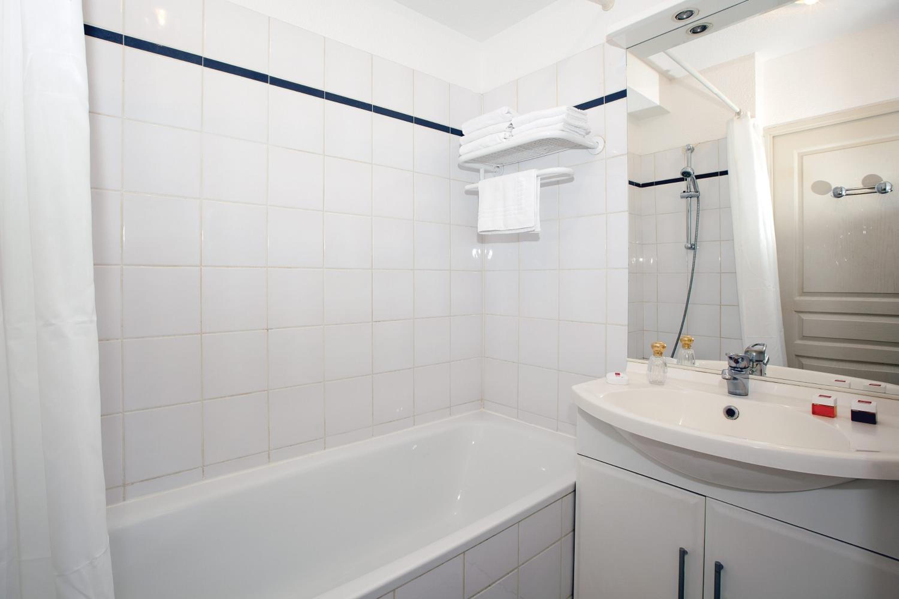 One-Bedroom Apartment (4 Adults) - Photo 4
