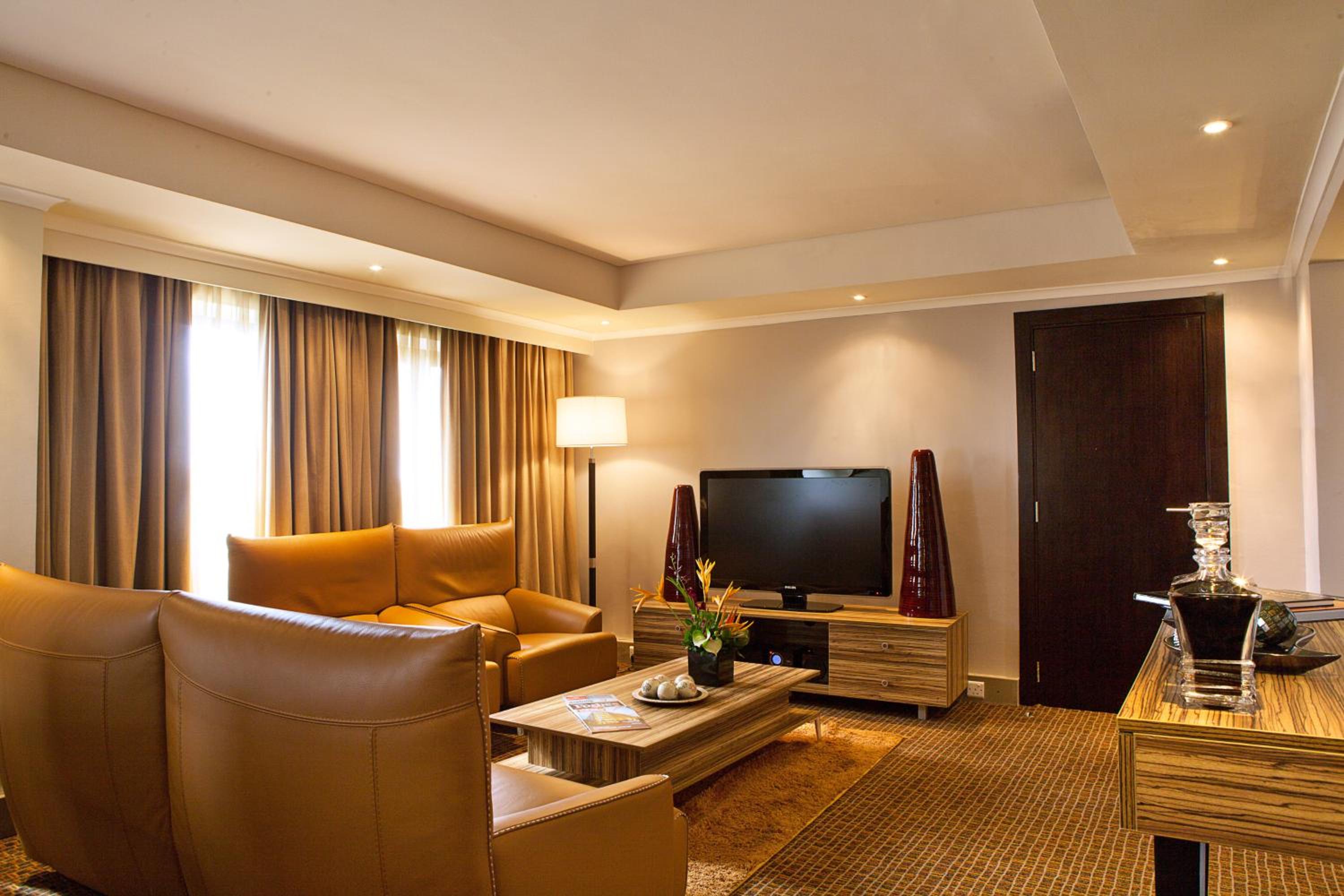 Executive Suite with One King Bed - Photo 1