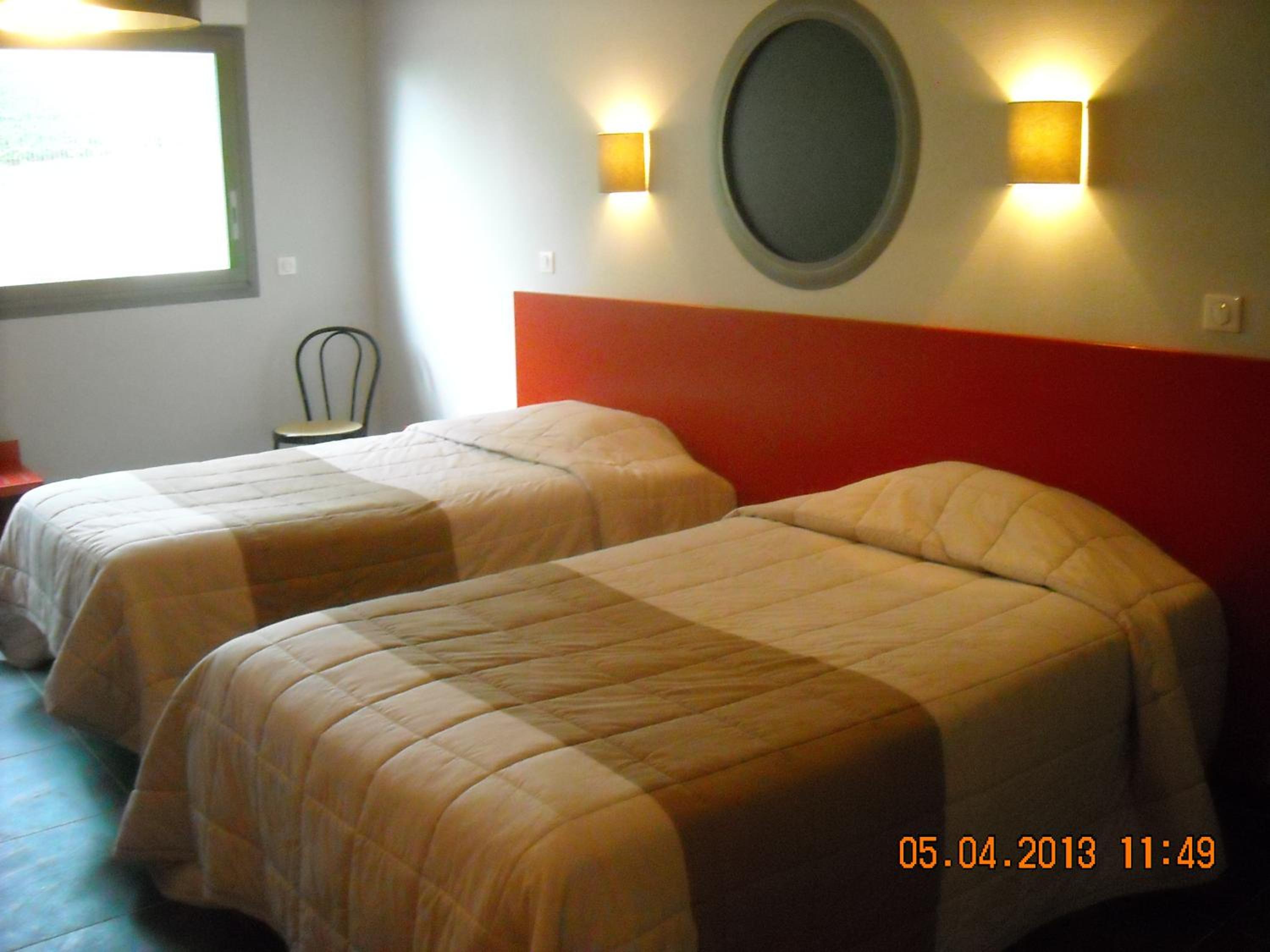 Twin Room - Photo 5