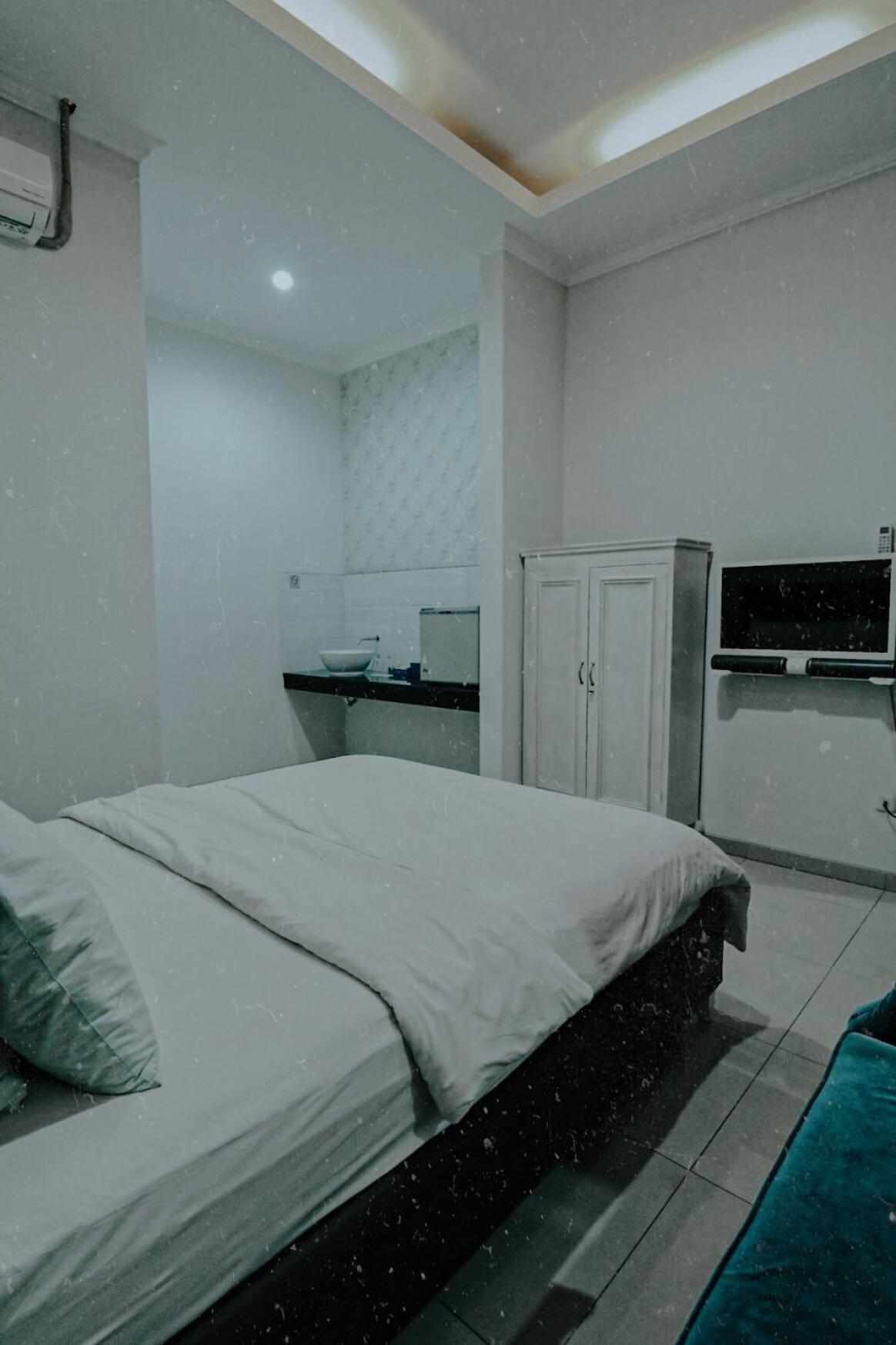 Deluxe Queen Room - Photo 10