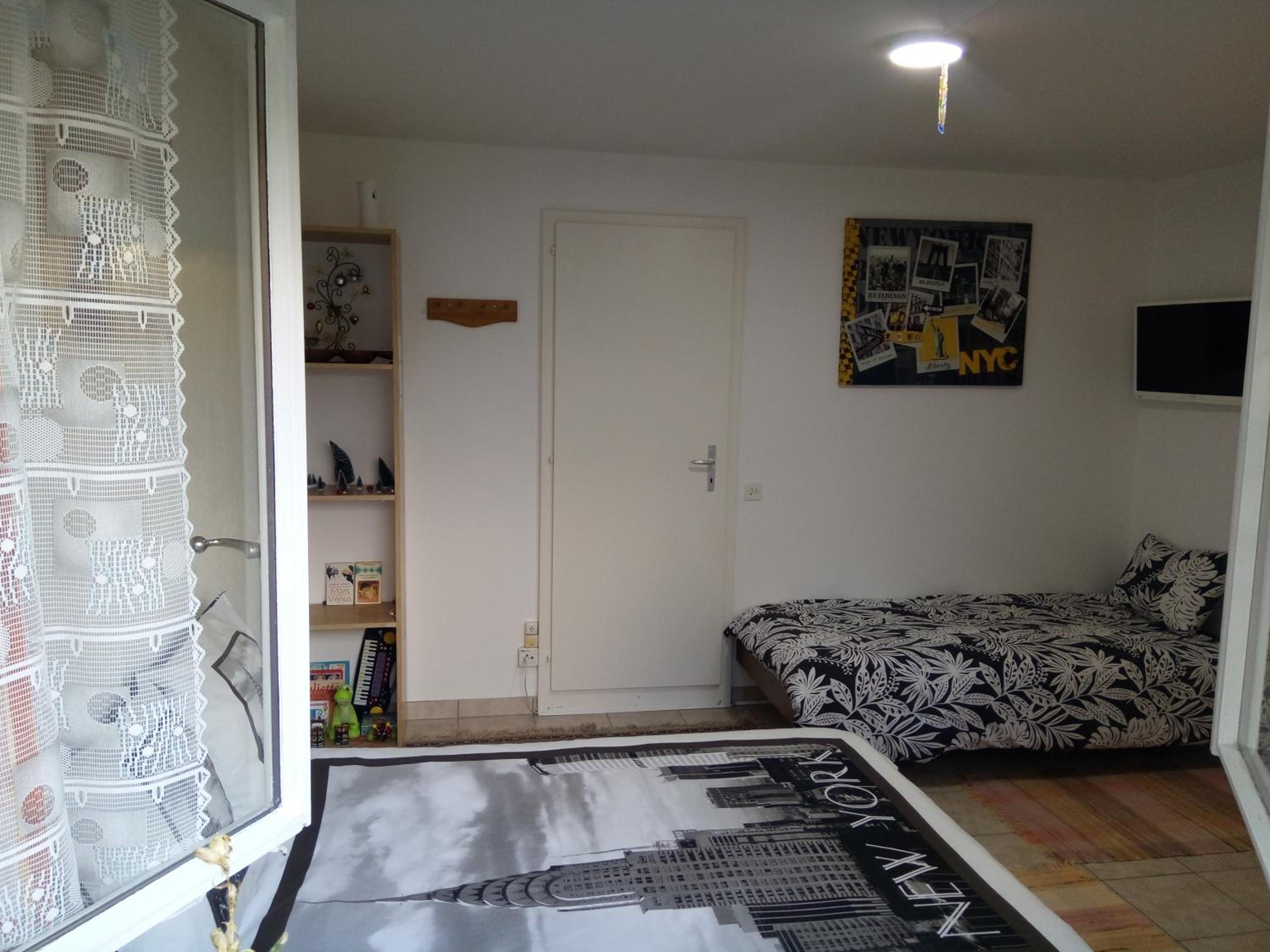 One-Bedroom Apartment photo 3