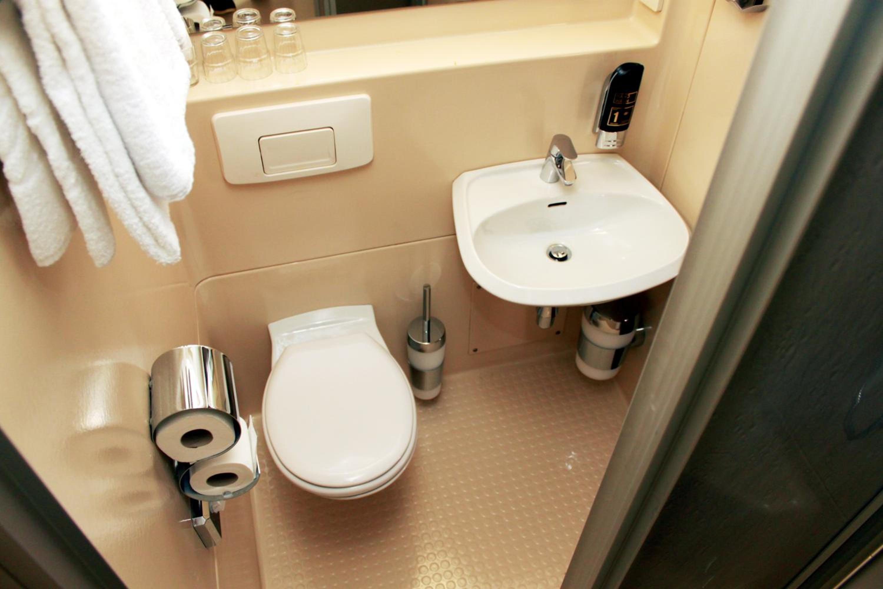 Double or Twin Room - Photo 9