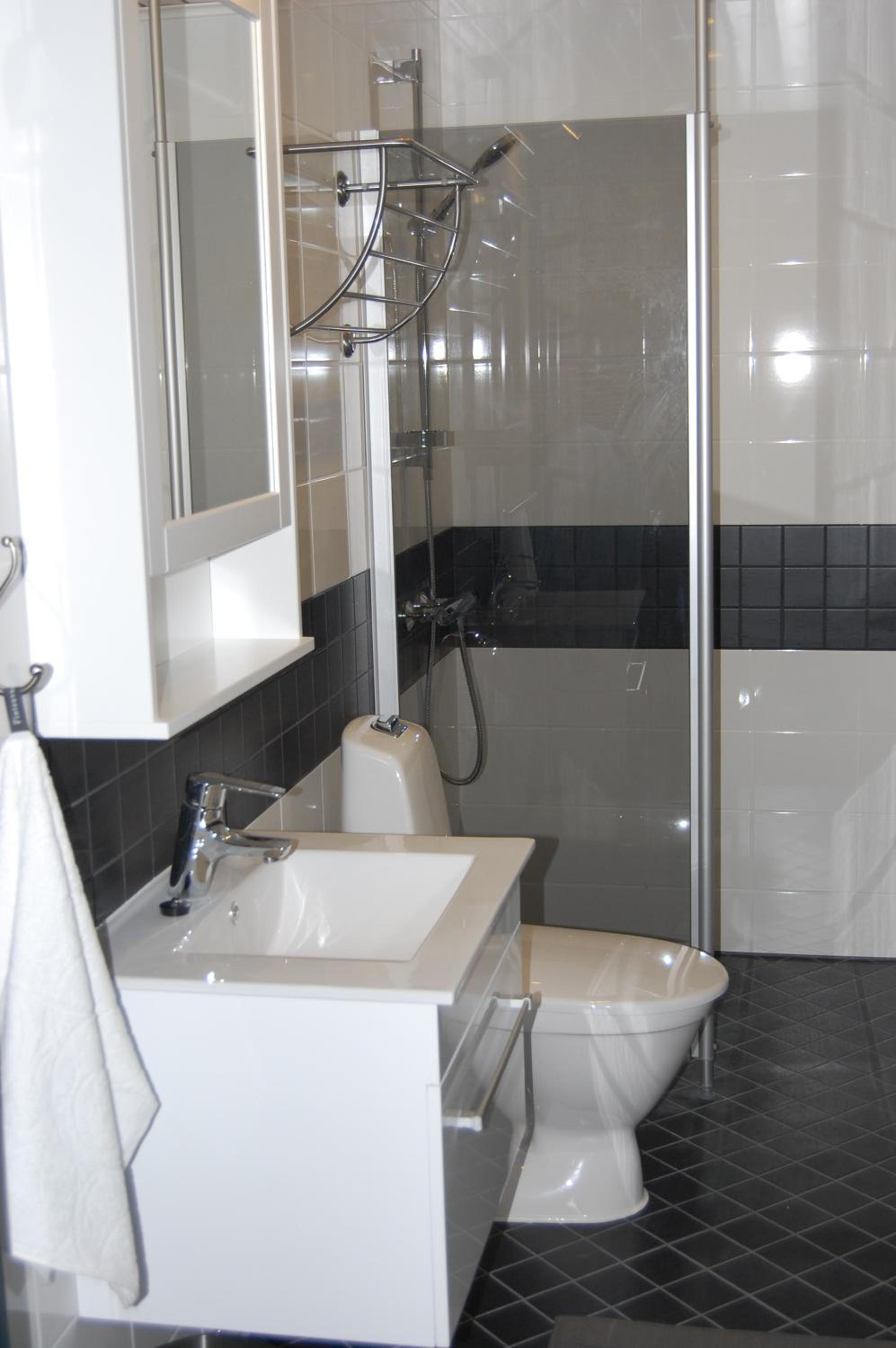 One-Bedroom Apartment - Photo 9