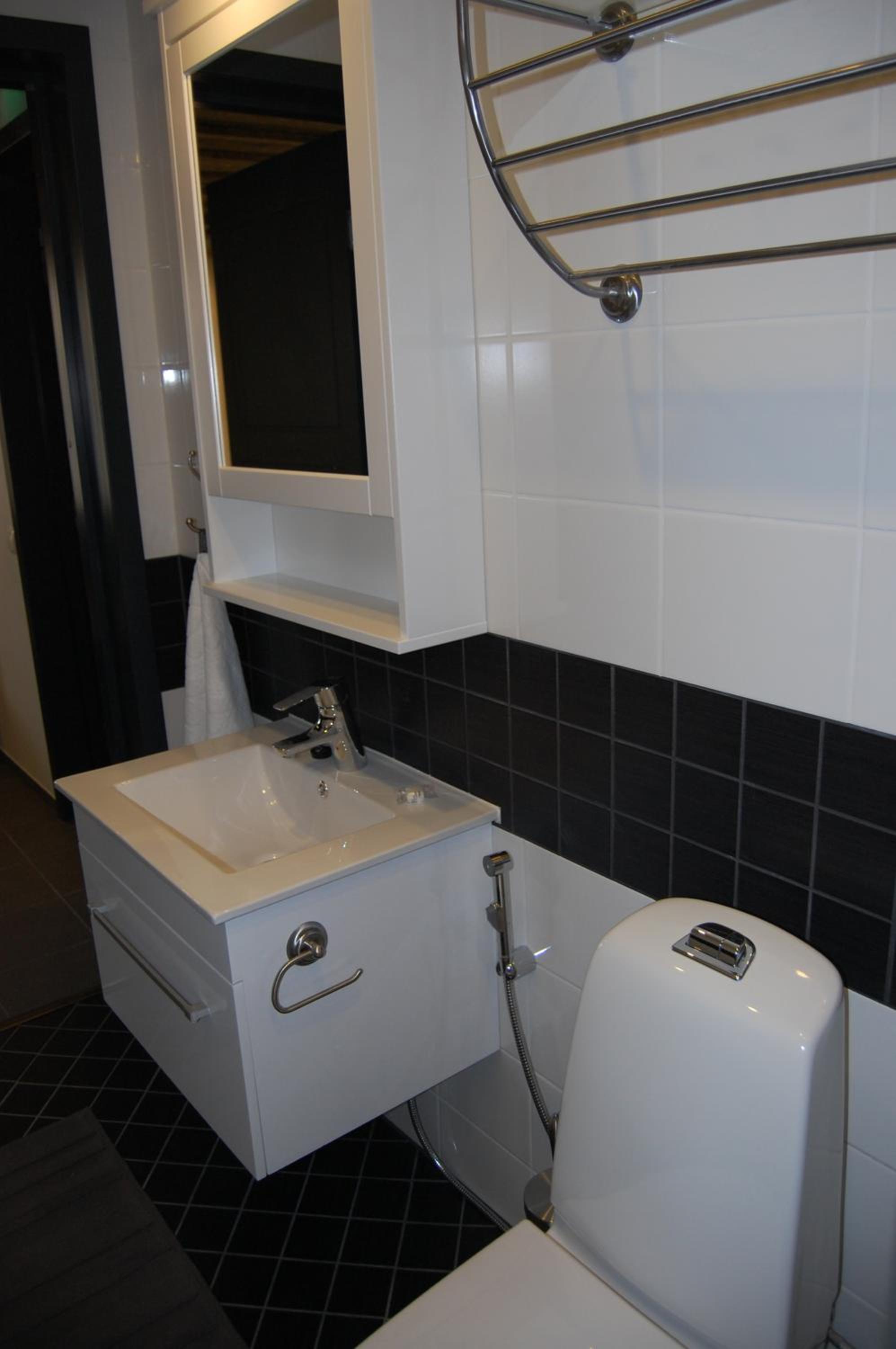 One-Bedroom Apartment - Photo 10
