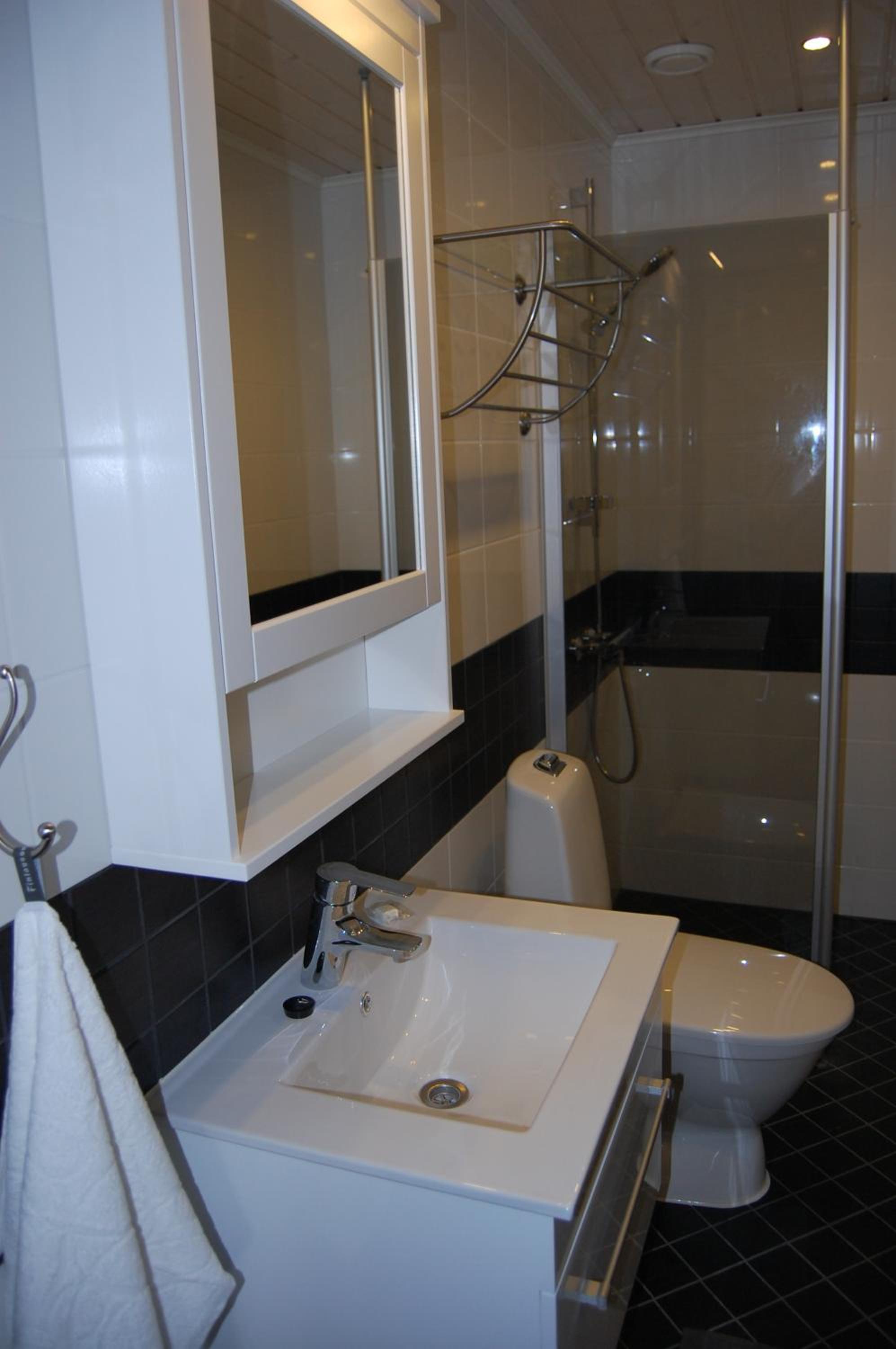 One-Bedroom Apartment - Photo 8