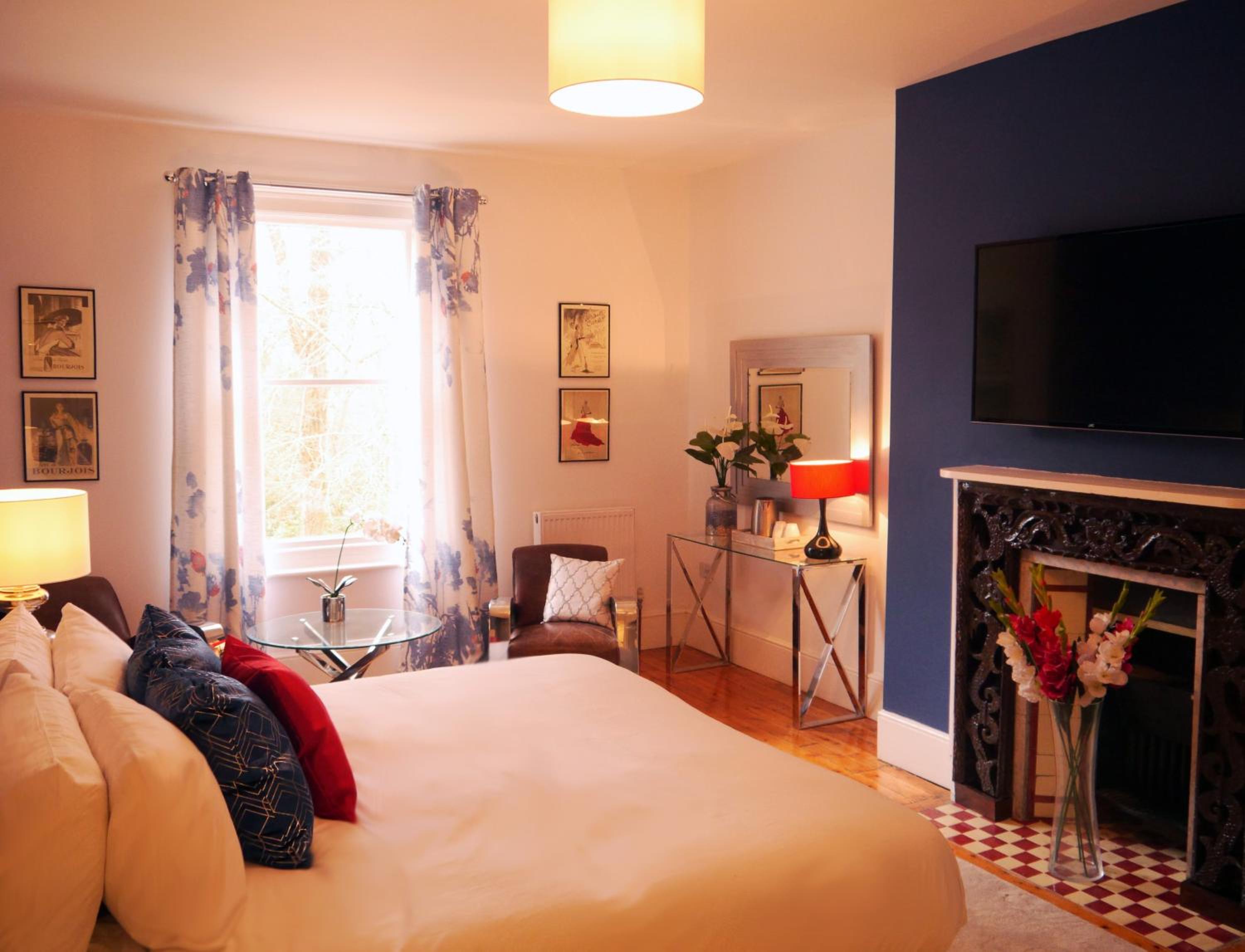 Deluxe Double Room with Bath - Photo 1