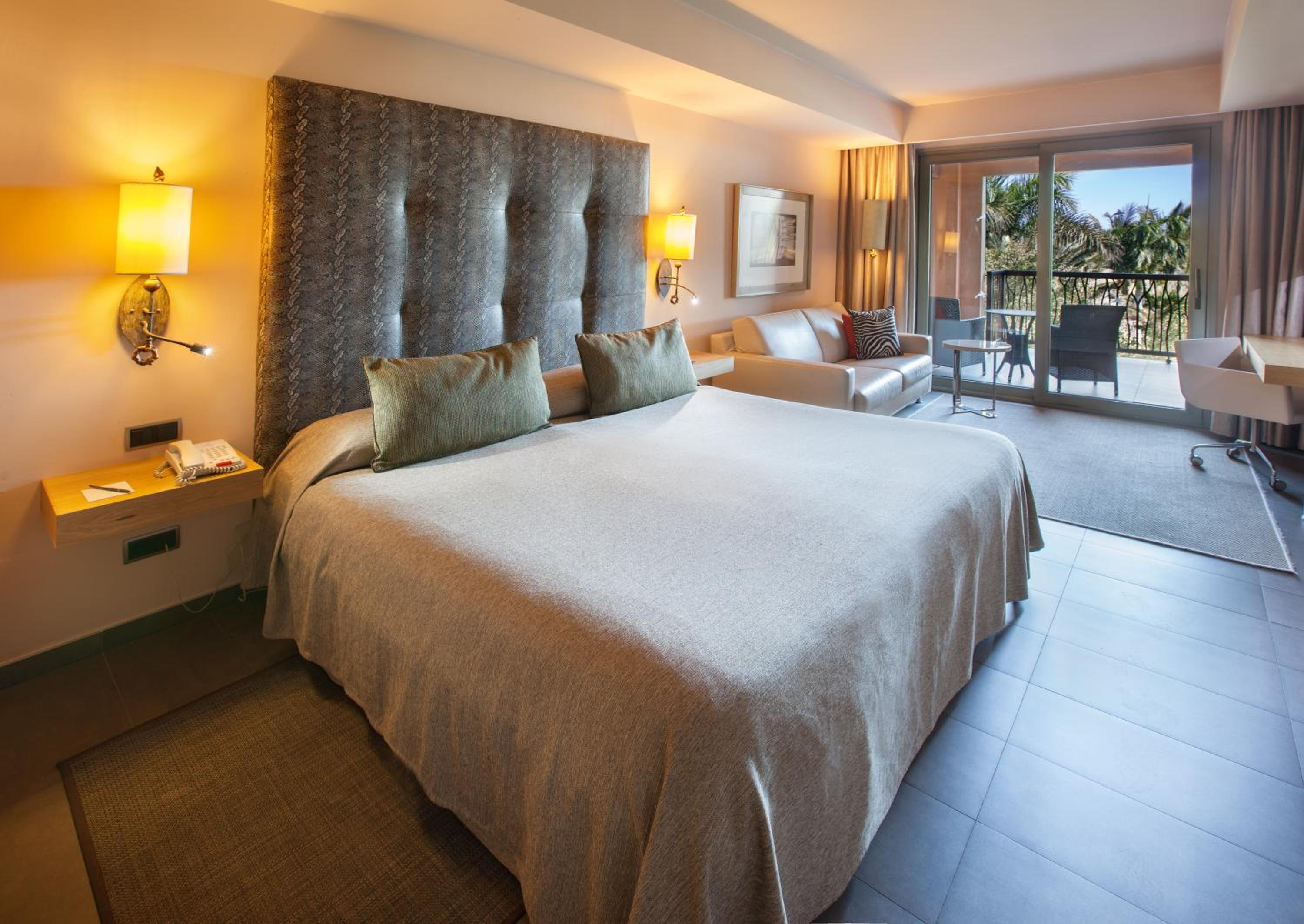 Standard Double Room with View - Photo 1