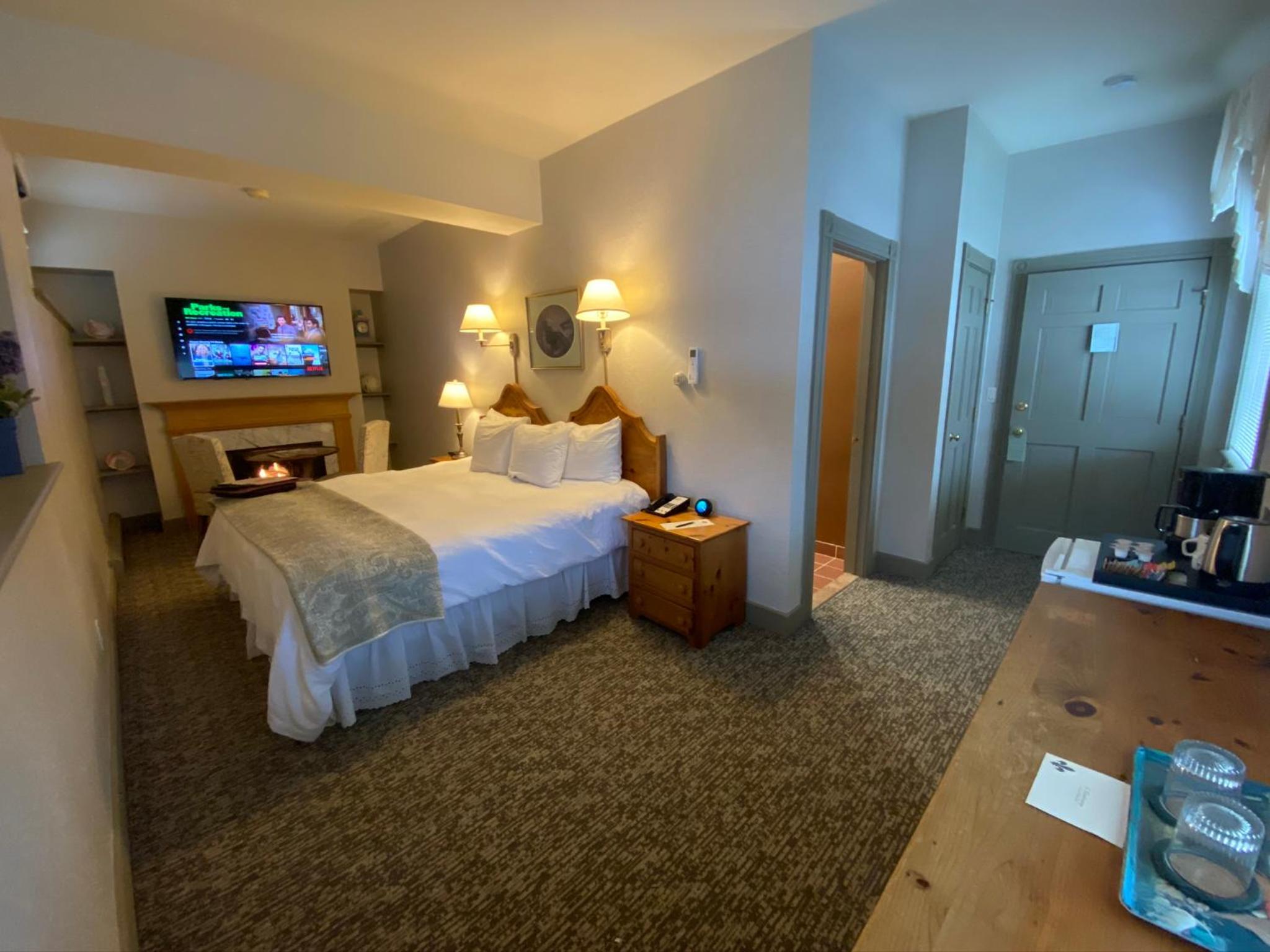 Standard King Room photo 1