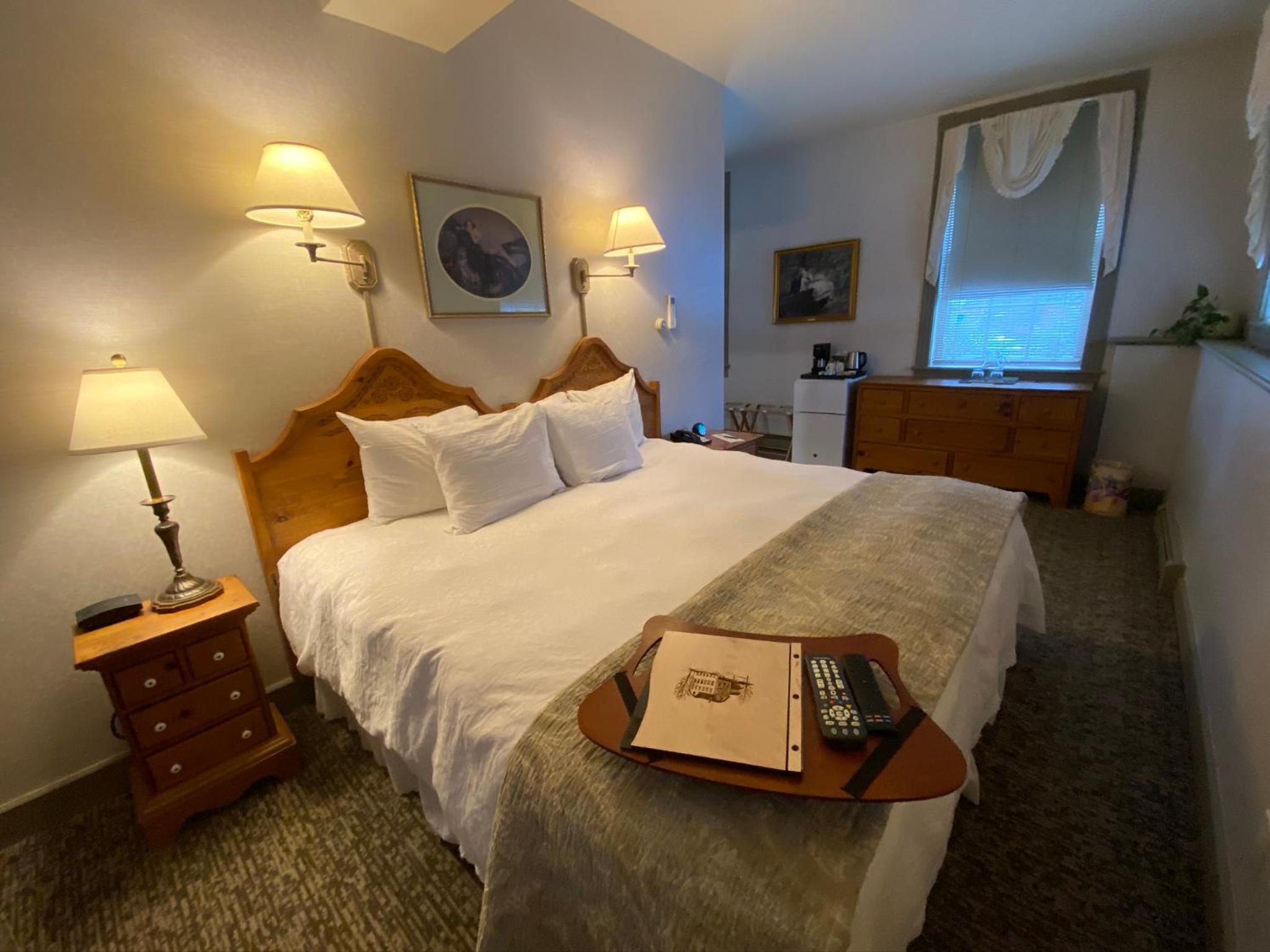 Standard King Room photo 3