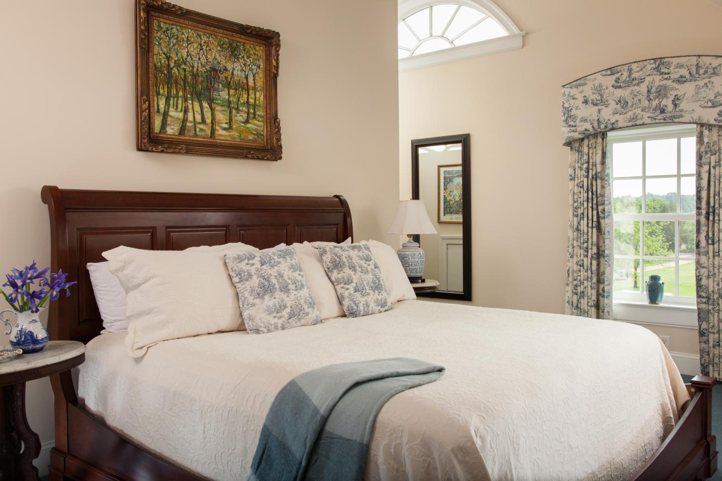 Deluxe King Suite photo 1