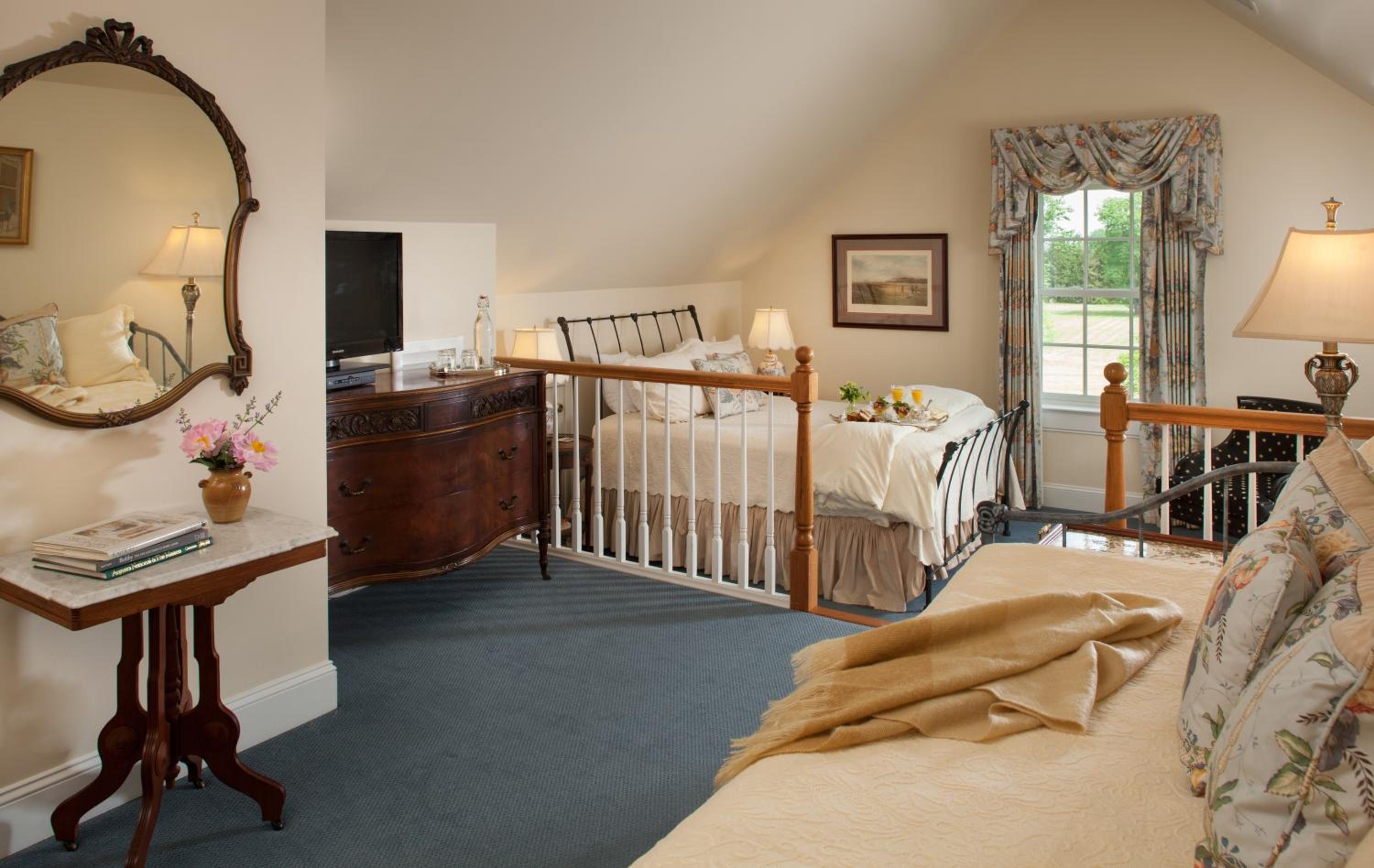 Deluxe King Room photo 1