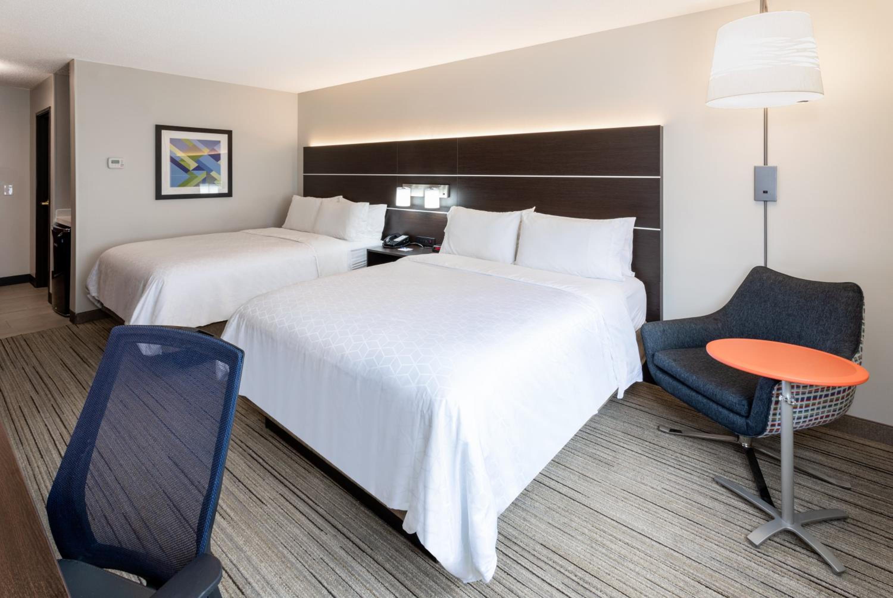 Standard Room with Two Queen Beds - Photo 1