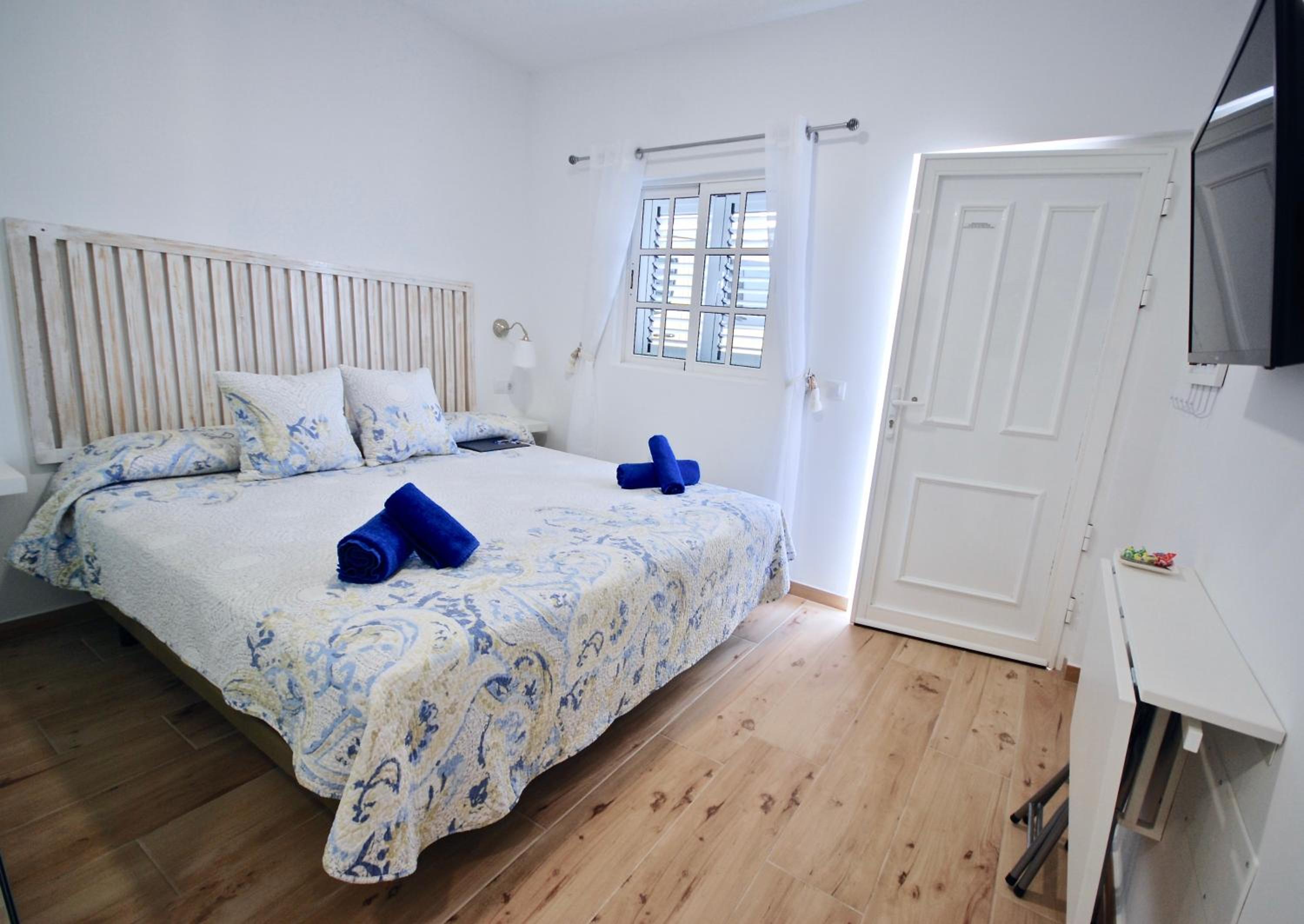 Double Room - Photo 6