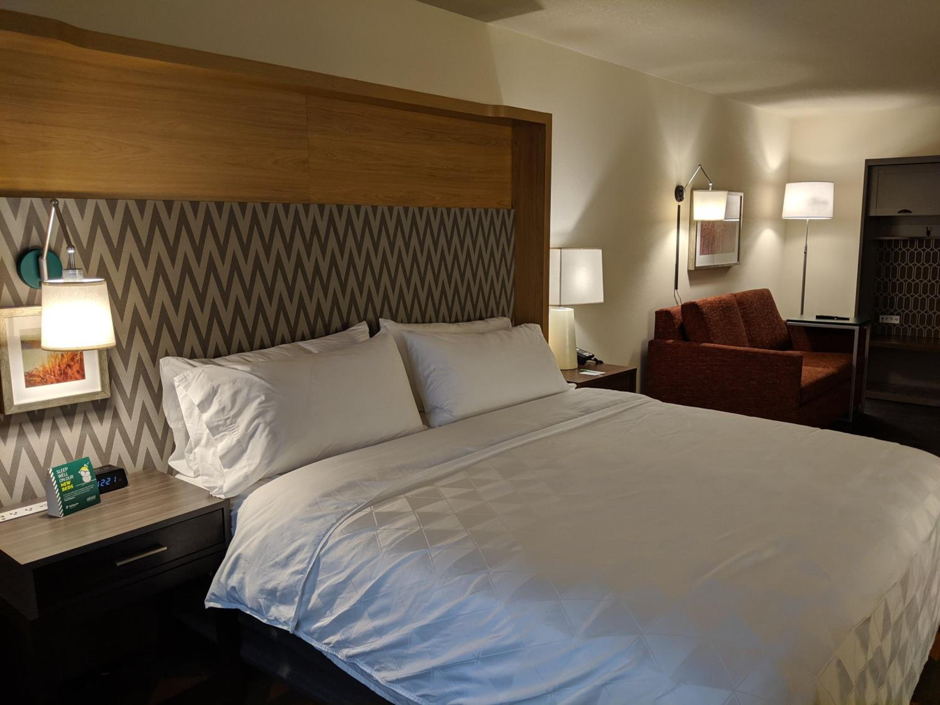 Standard King Room - Photo 3