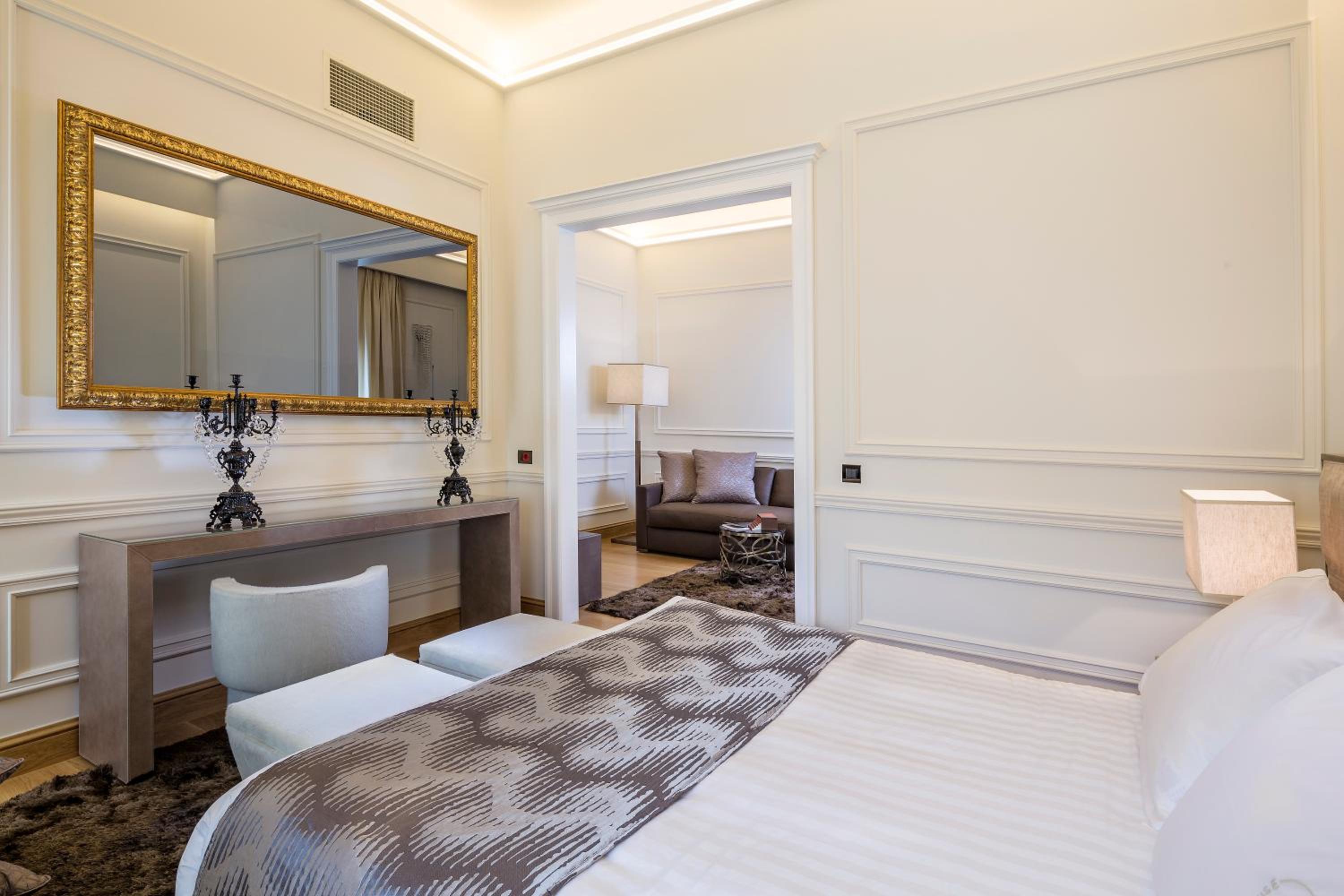 Quarto Familiar de Luxo (2 Adultos + 2 Crianças)