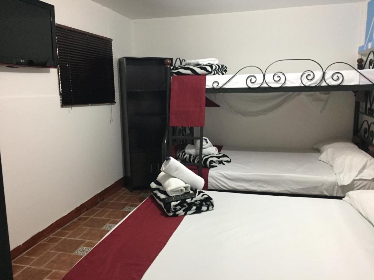 Quadruple Room with Private Bathroom photo 3