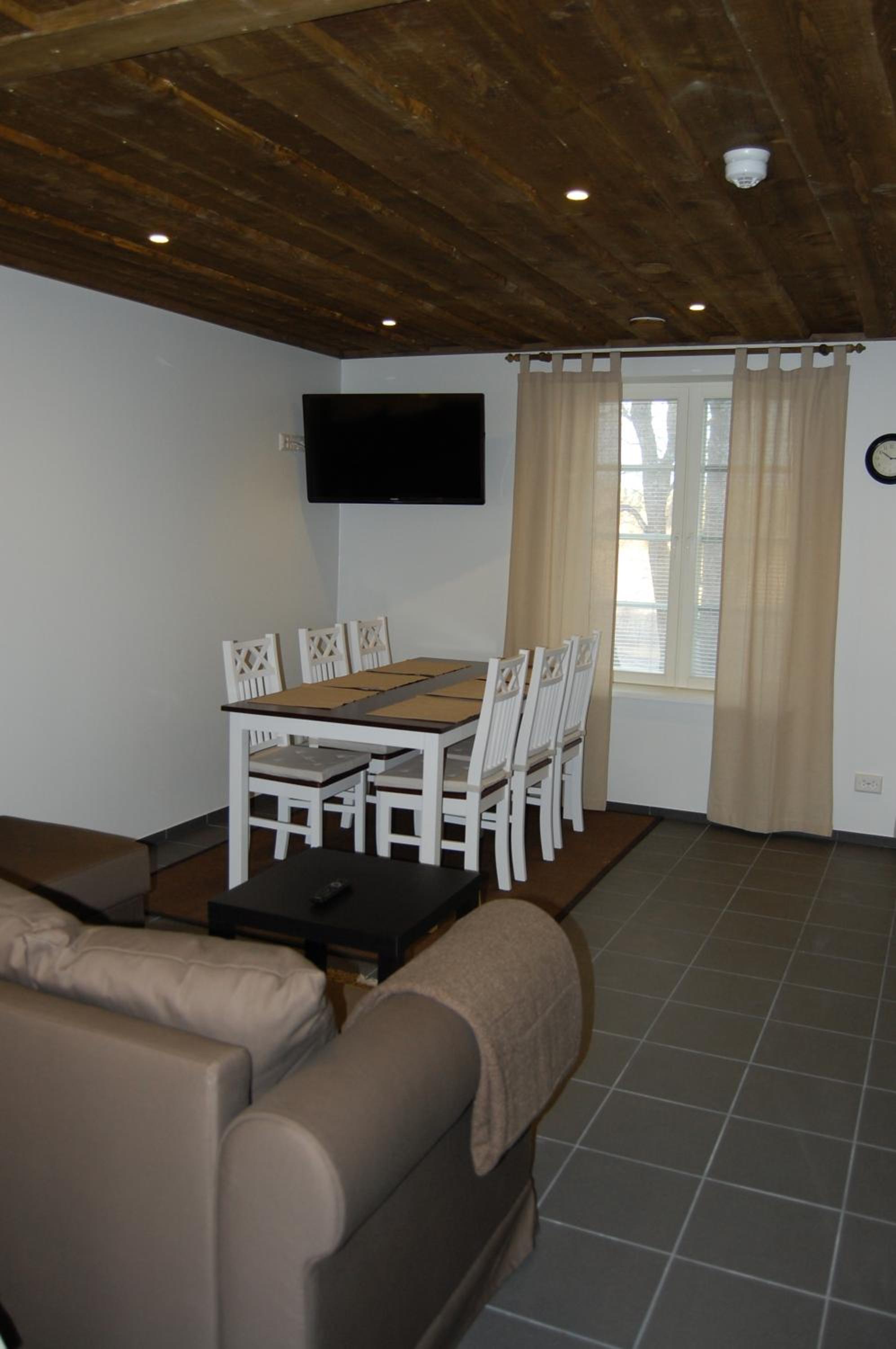 Family Apartment - Photo 8