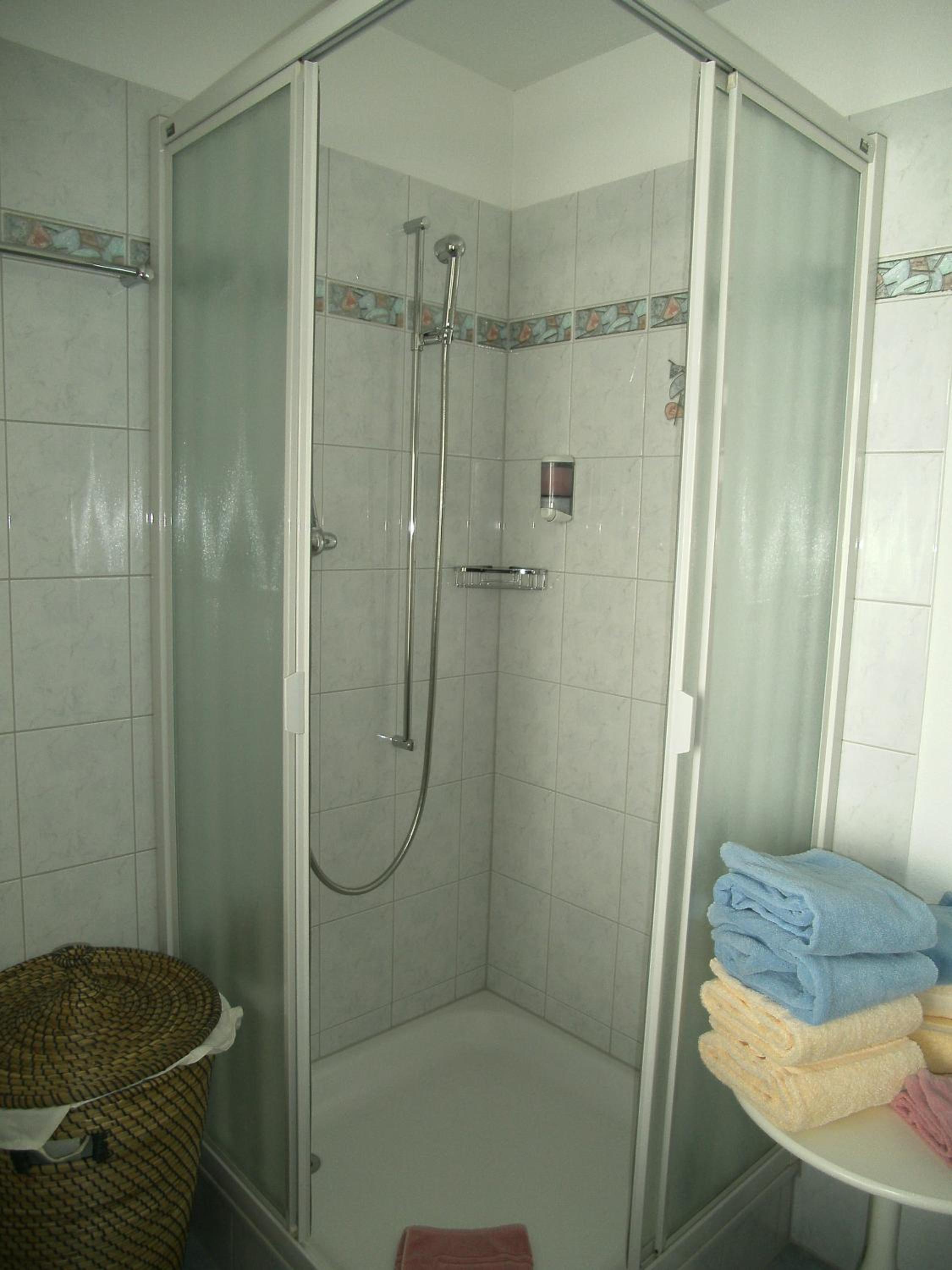 Single Room with Shared Bathroom photo 3