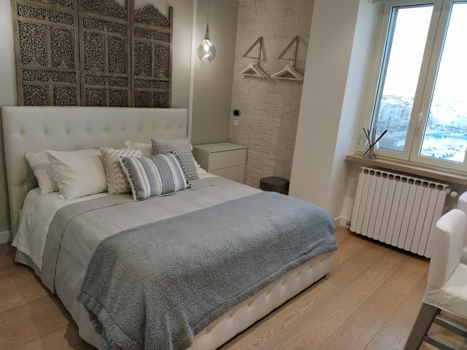 Deluxe Double Room with Window and Sea View - Photo 17