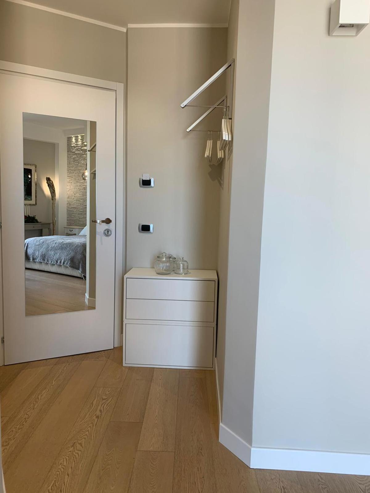 Junior Suite with Balcony - Photo 16
