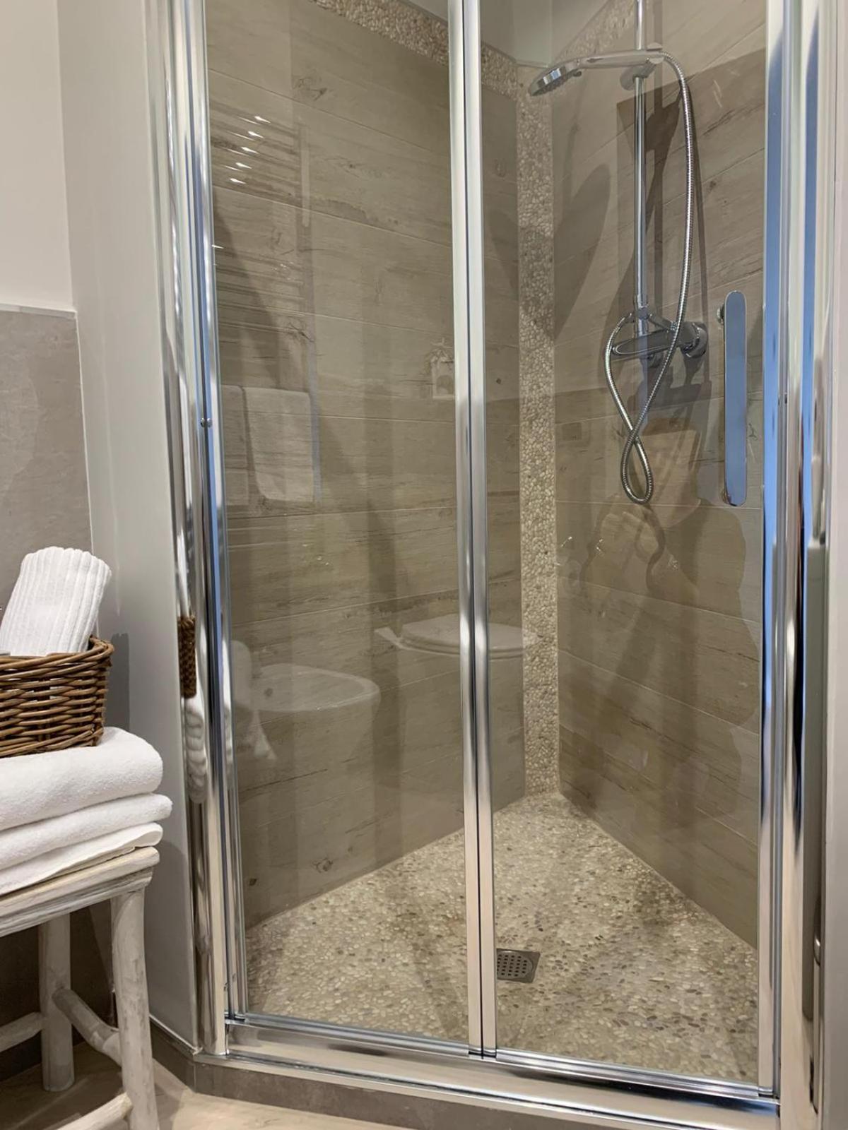 Deluxe Double Room with Window and Sea View - Photo 15