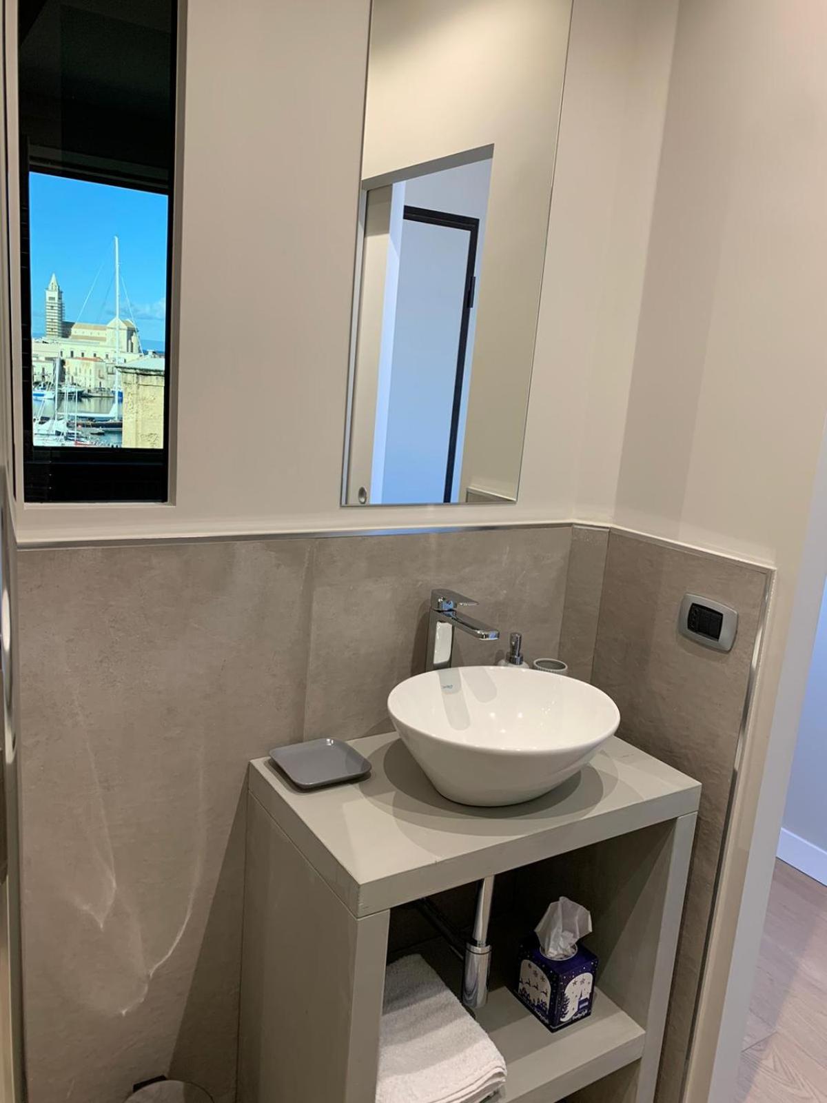 Deluxe Double Room with Window and Sea View - Photo 13