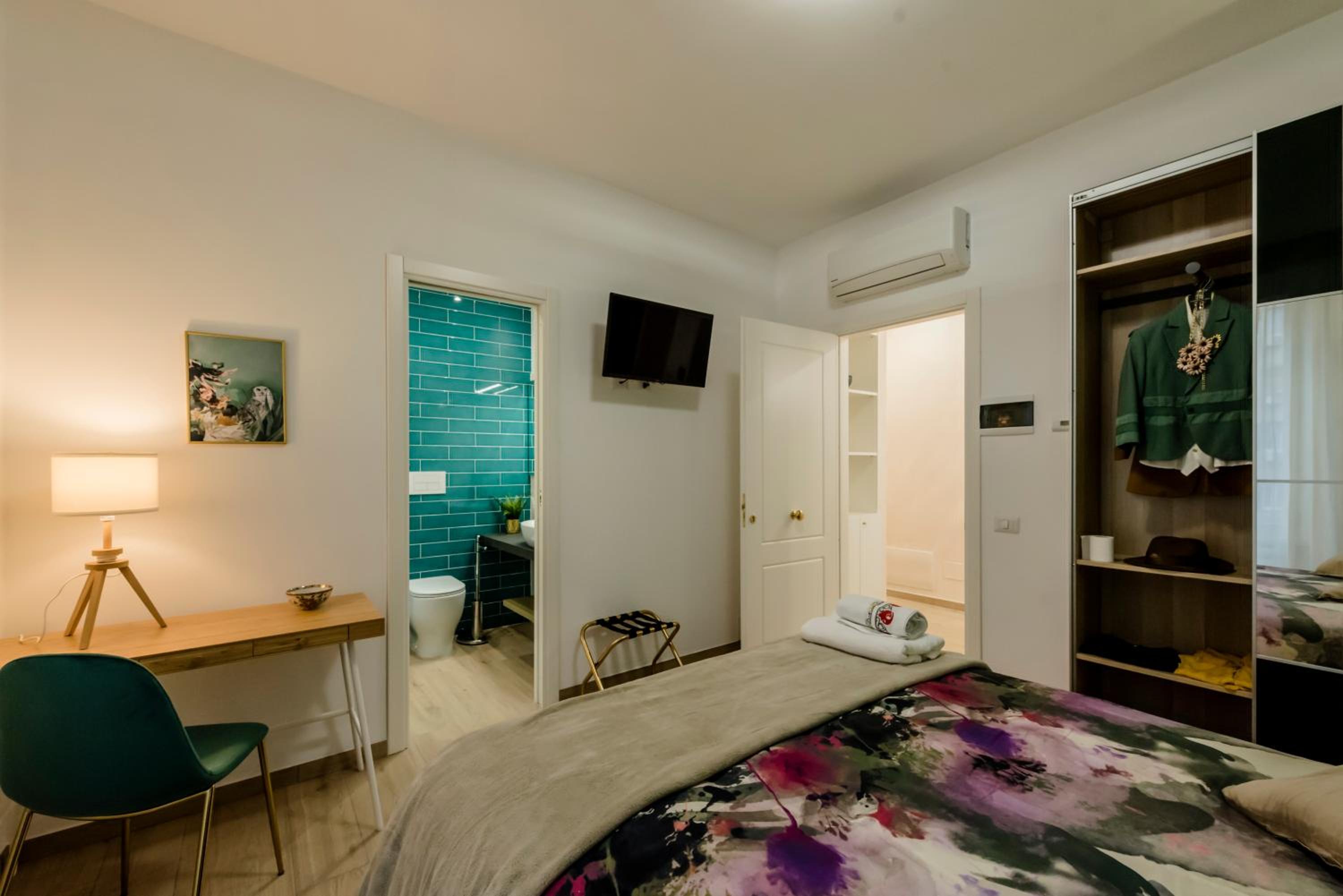Standard Double Room photo 3
