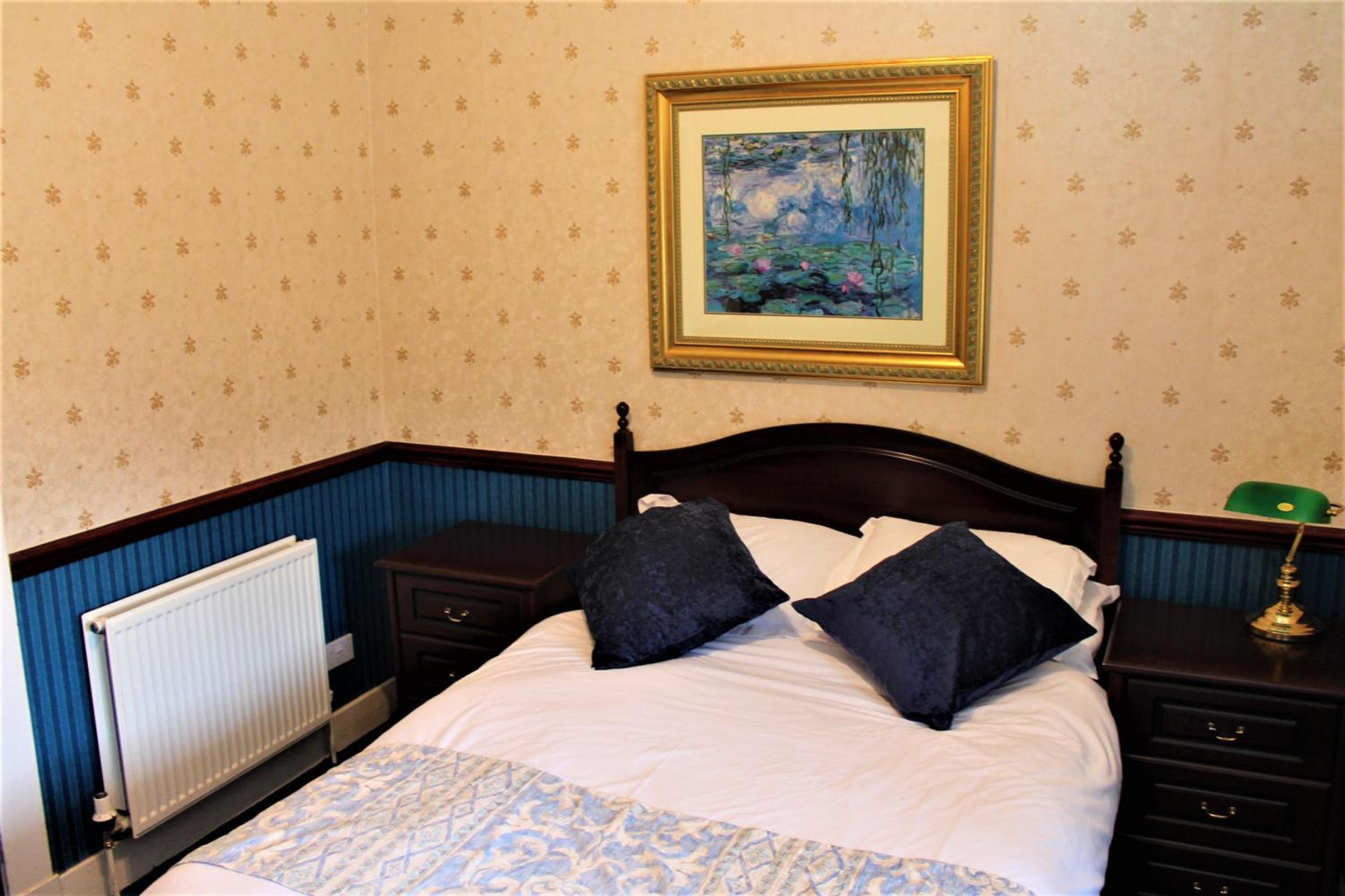 Double Room with Private Bathroom - Photo 2