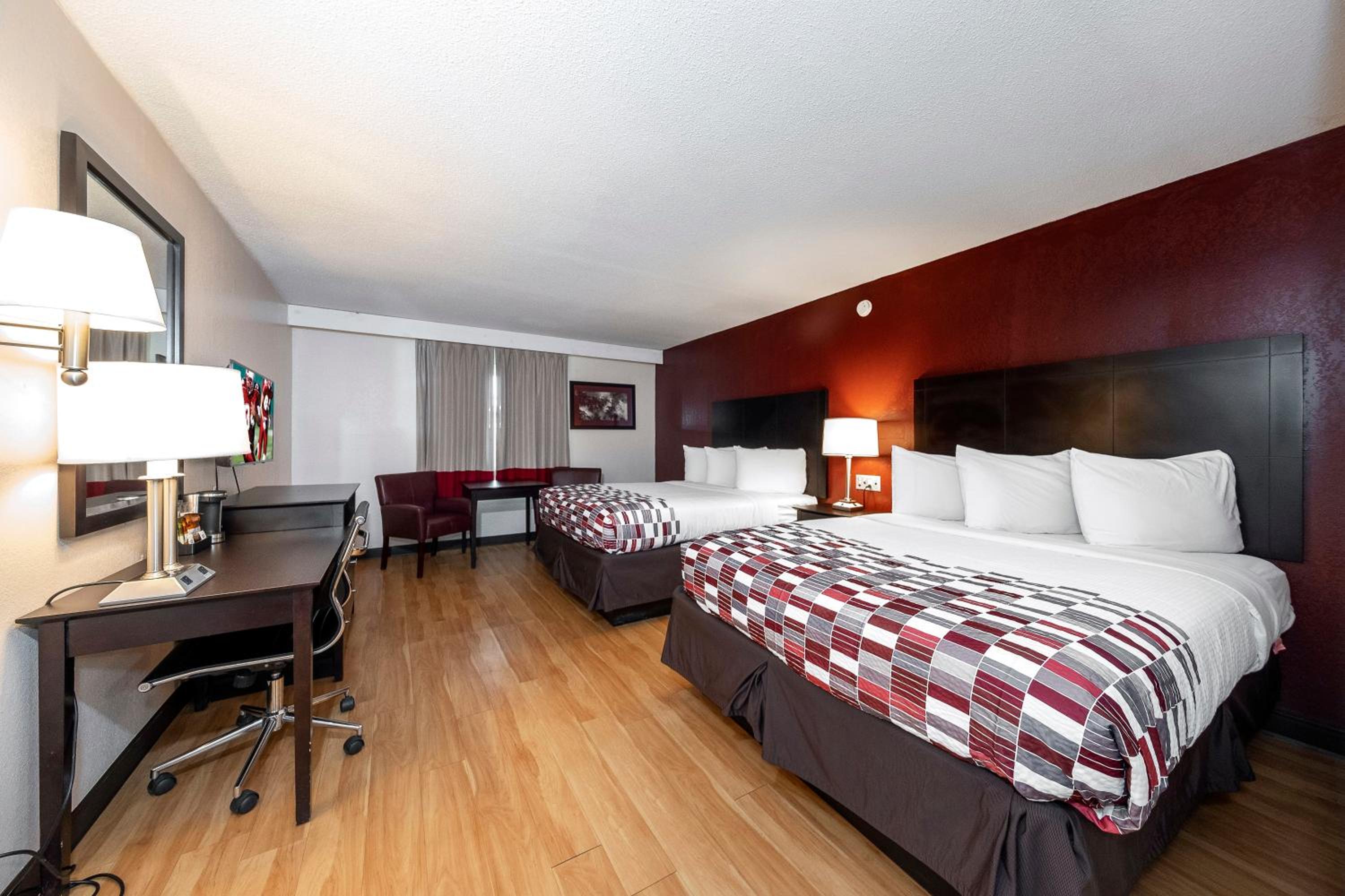 Deluxe Room with Two Queen Beds Non-Smoking photo 3