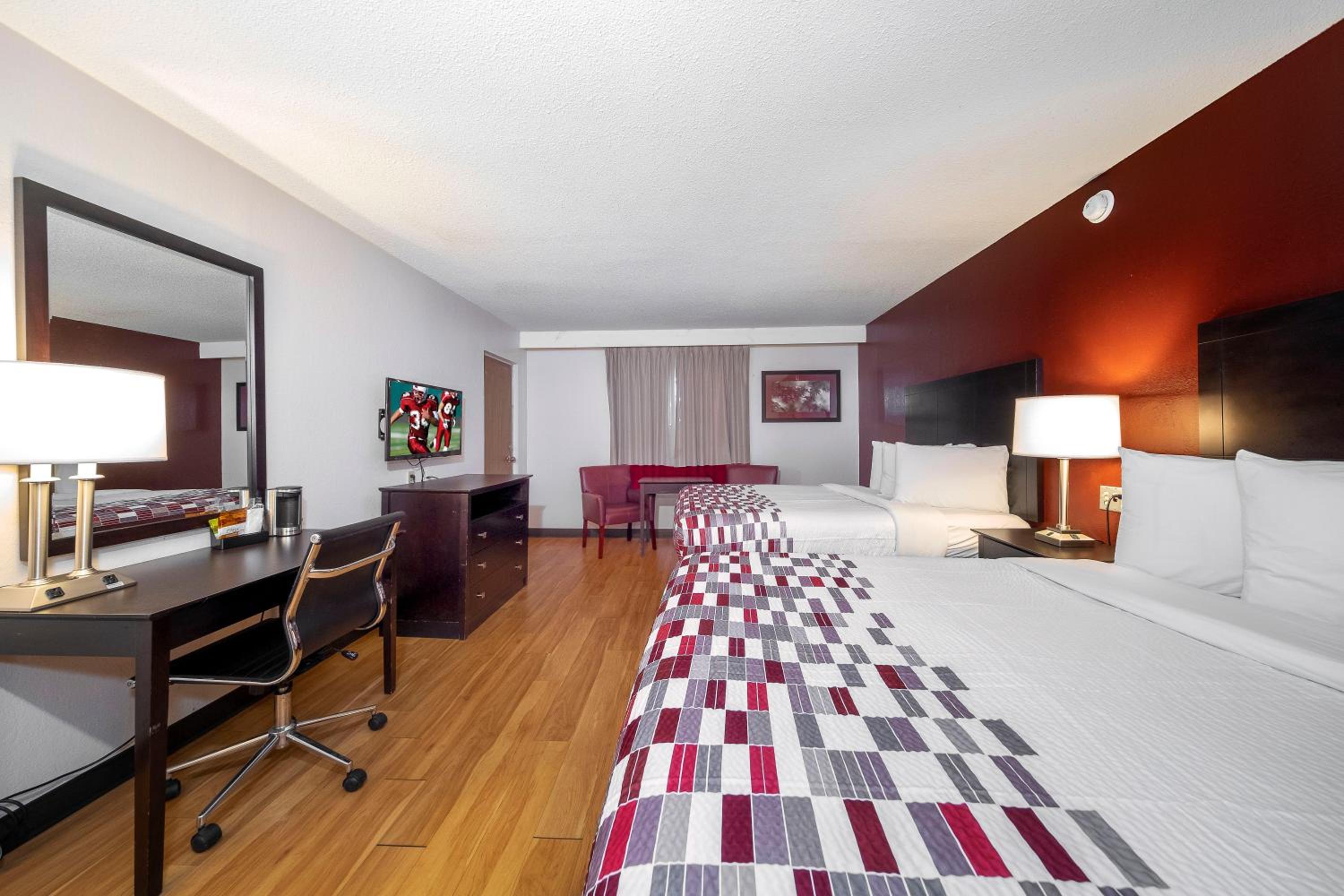 Deluxe Room with Two Queen Beds Non-Smoking photo 2