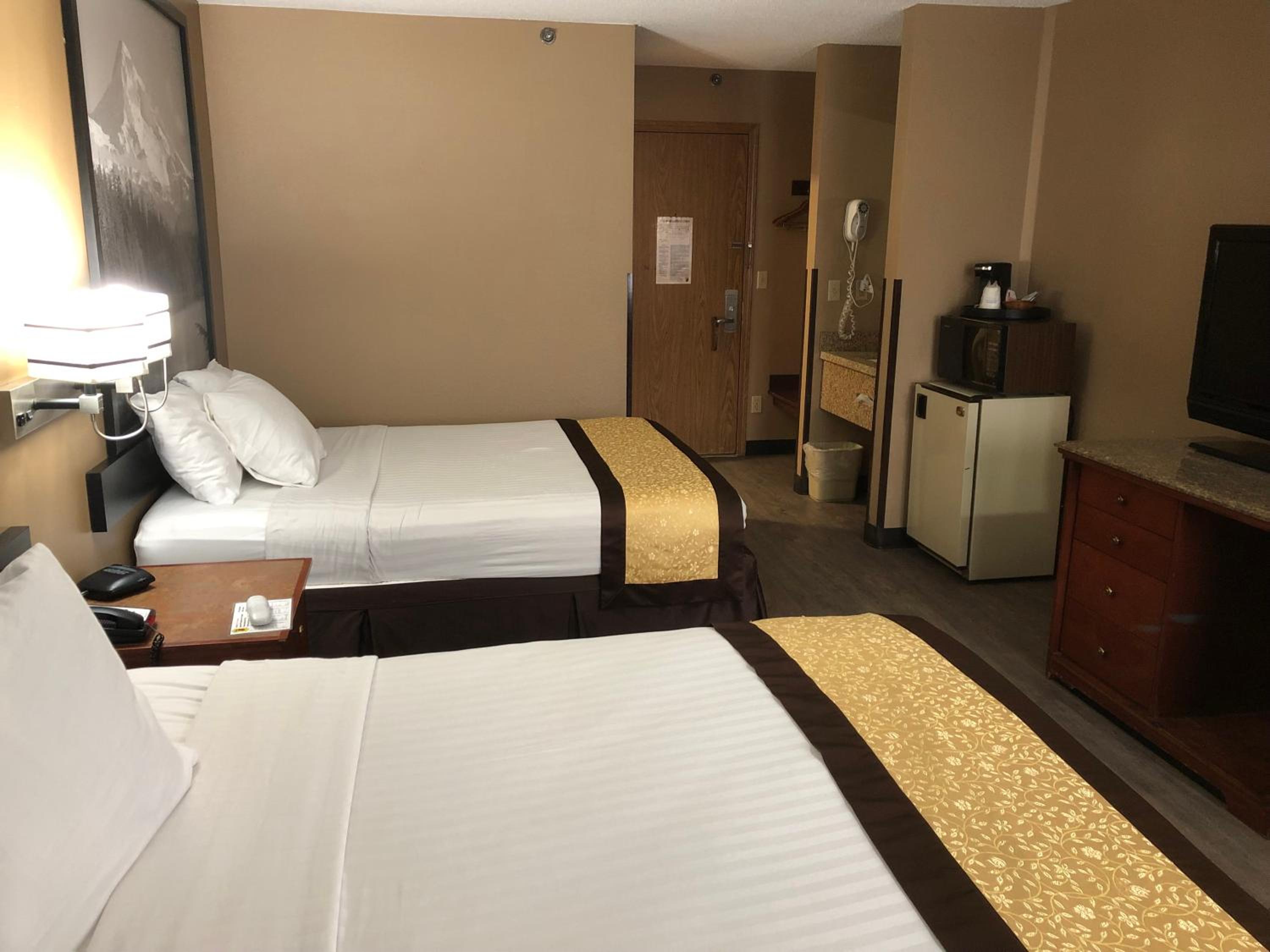 Queen Room with Two Queen Beds - Non-Smoking - Photo 1