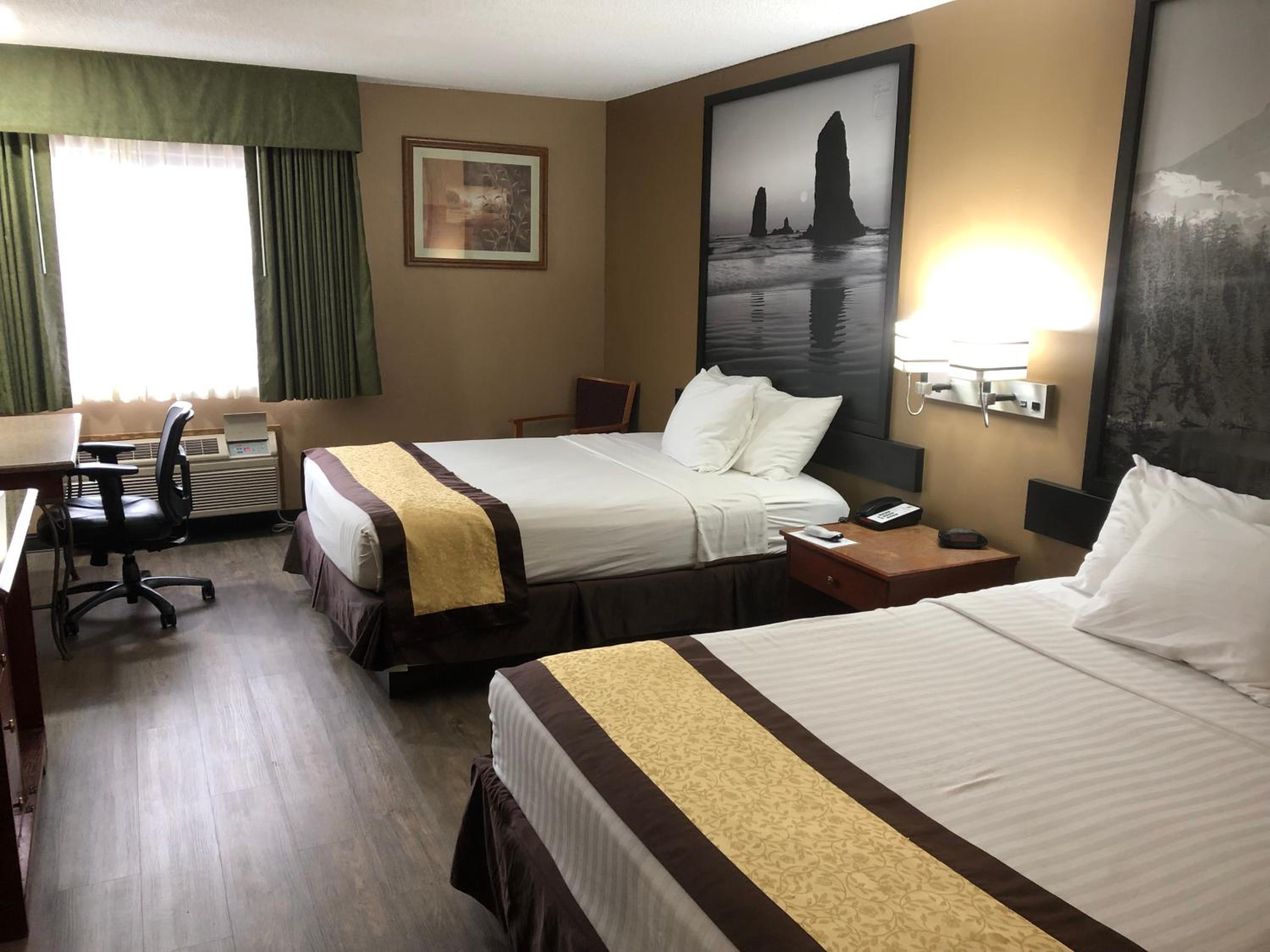 Queen Room with Two Queen Beds - Non-Smoking - Photo 7