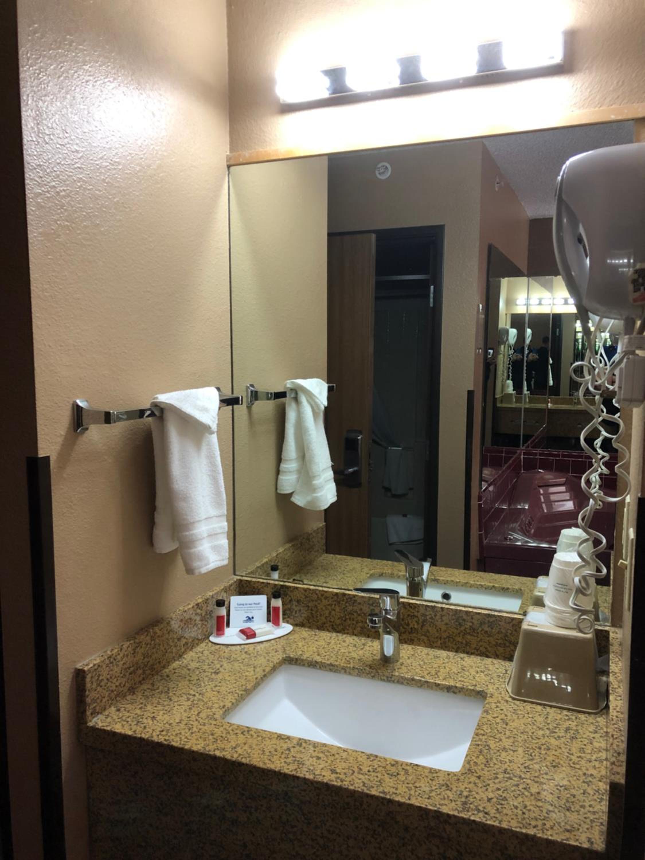 King Room - Non-Smoking - Photo 2