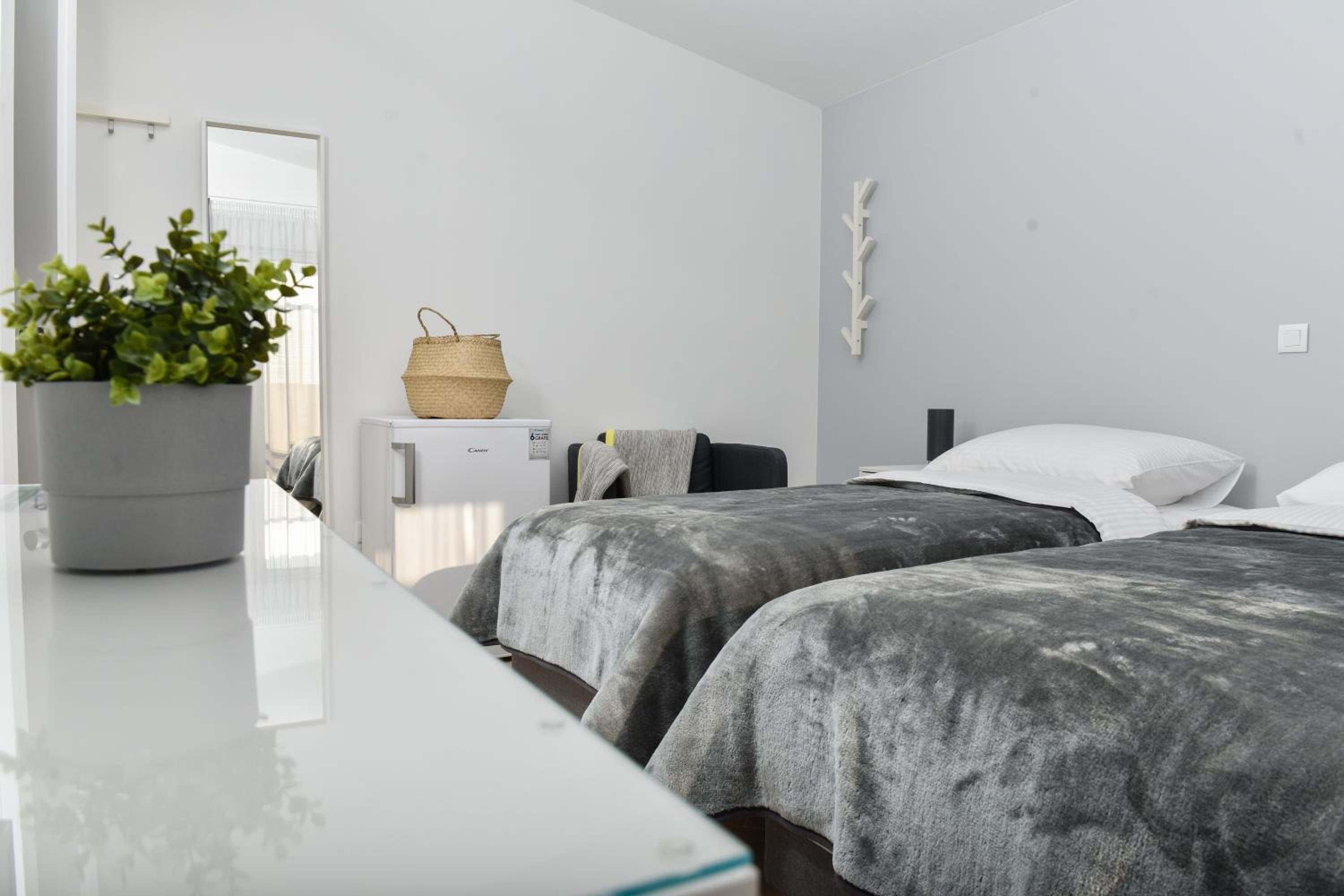 Superior Twin Room with City View - Photo 10