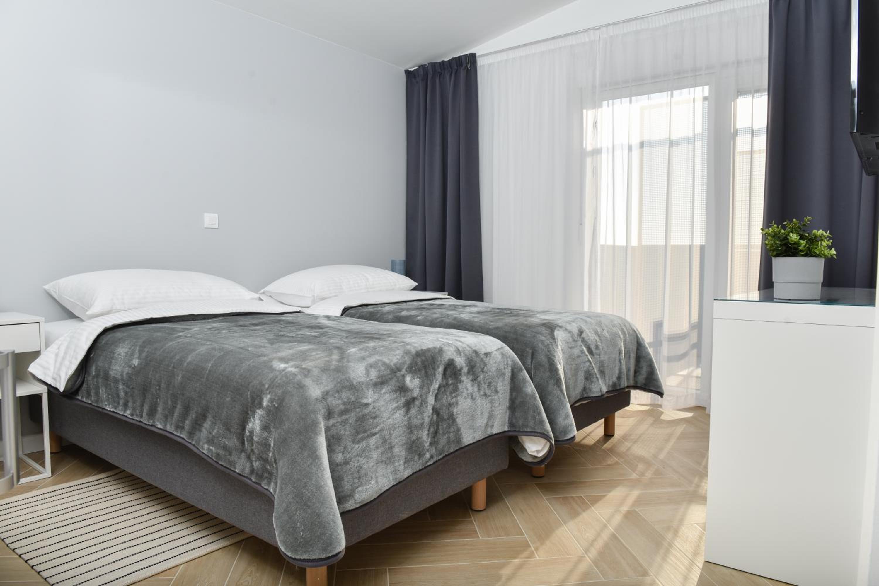 Superior Twin Room with City View - Photo 1