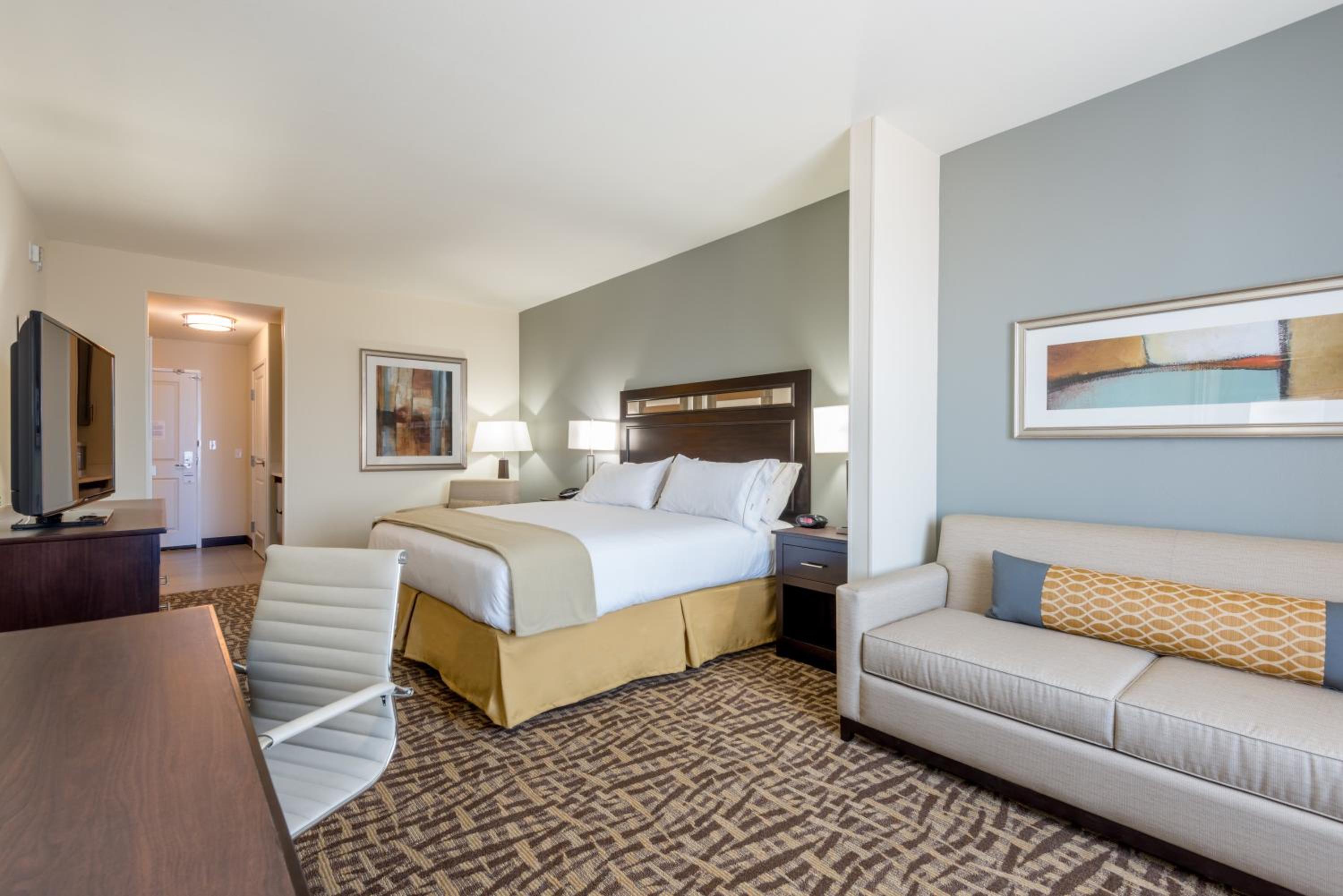 King Suite with Mountain View photo 1