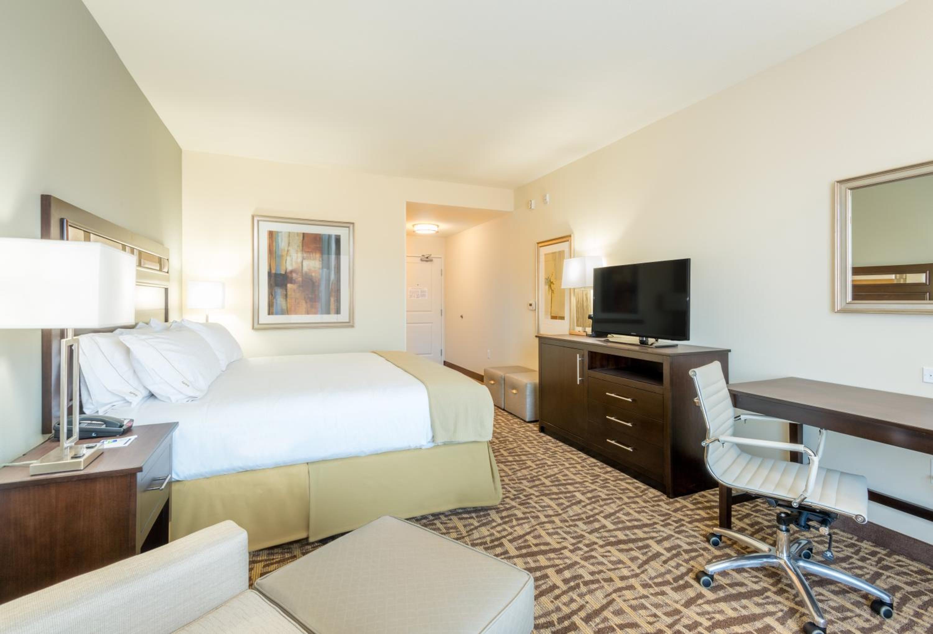 Standard King Room - Communications Accessible photo 1