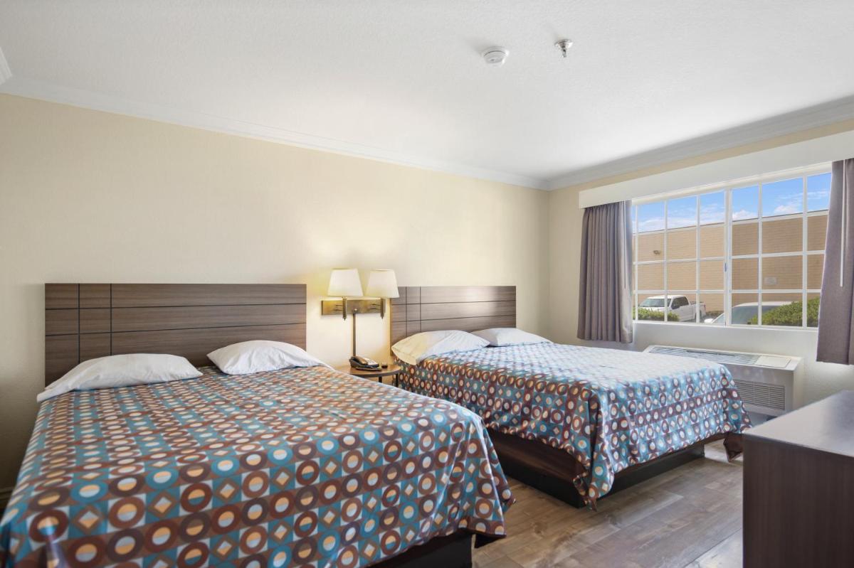 Queen Suite with Two Queen Beds photo 1