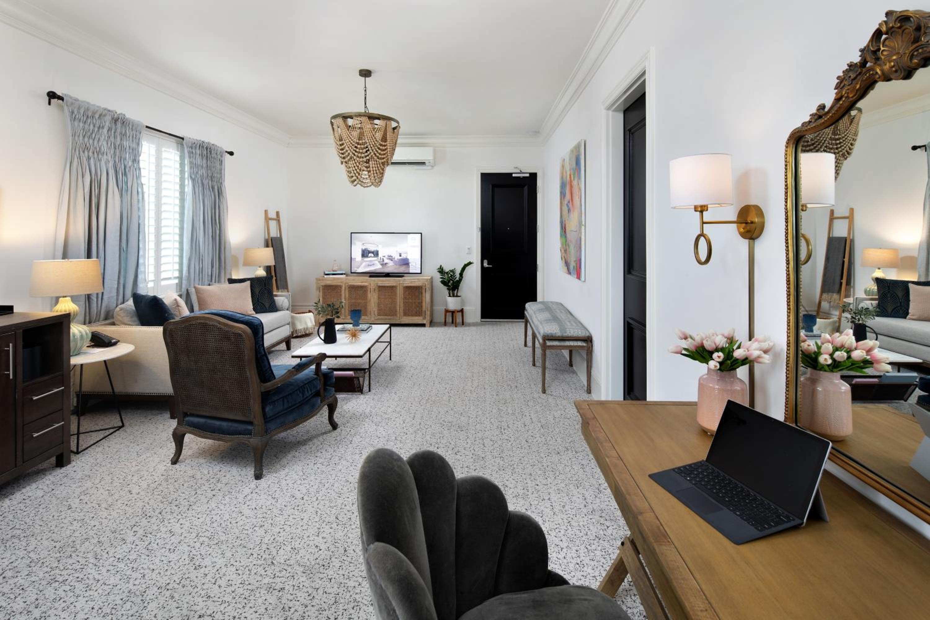 Deluxe Suite - Photo 7