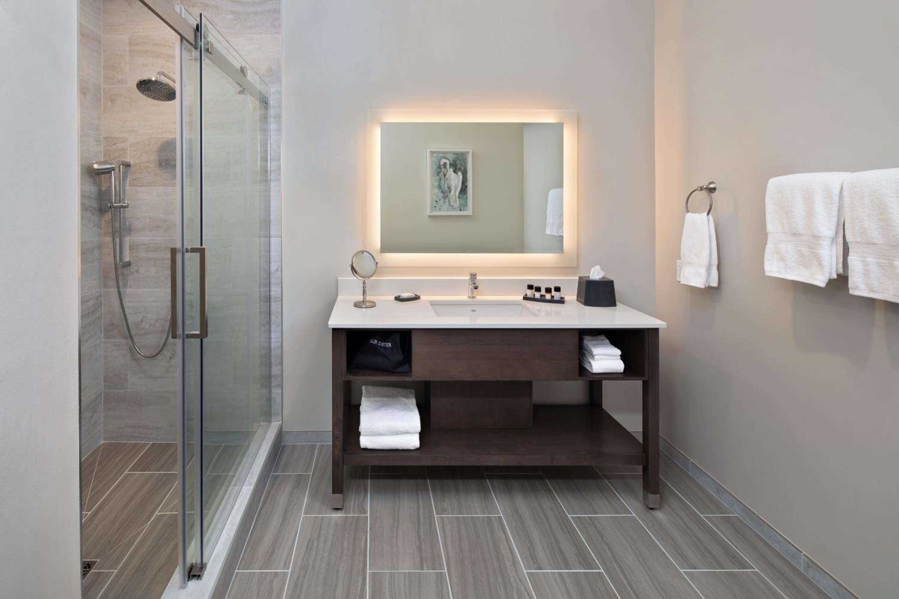 Superior King Room - Photo 5